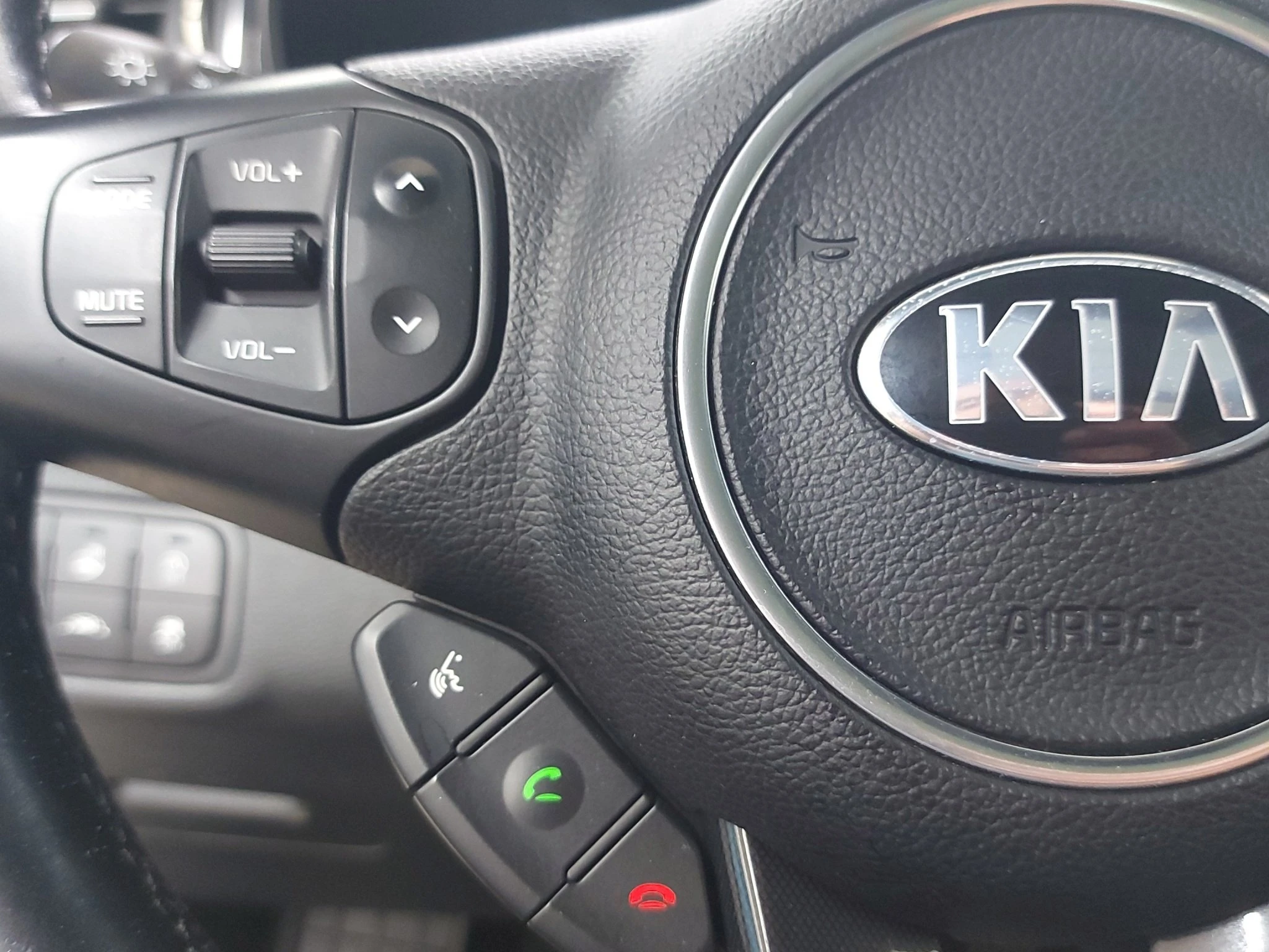 Kia-Carens-image-21
