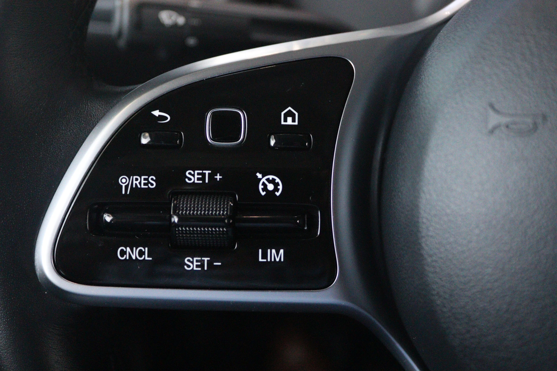 Mercedes-Benz-eCitan-image-10