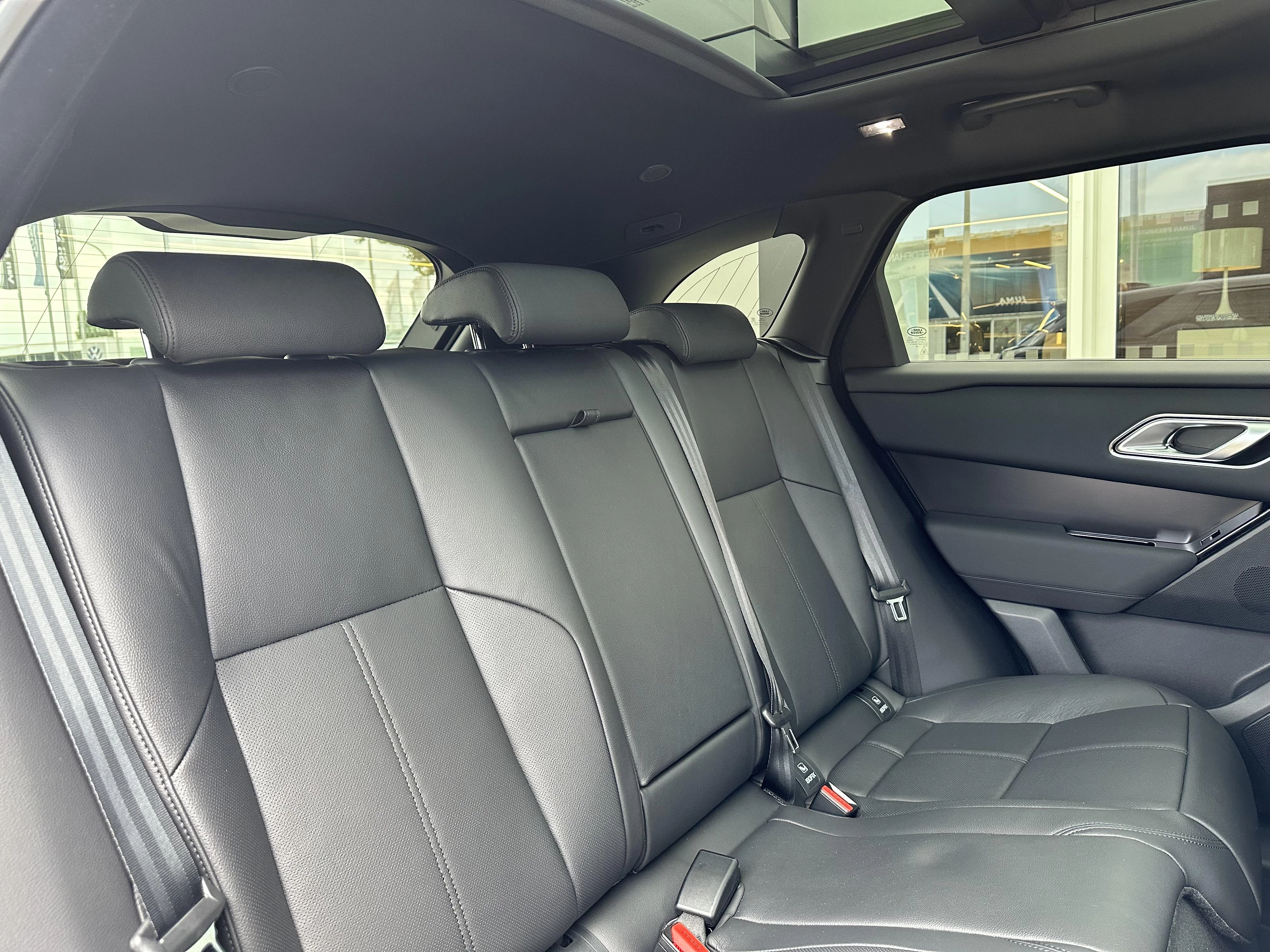 Land Rover-Range Rover Velar-image-11