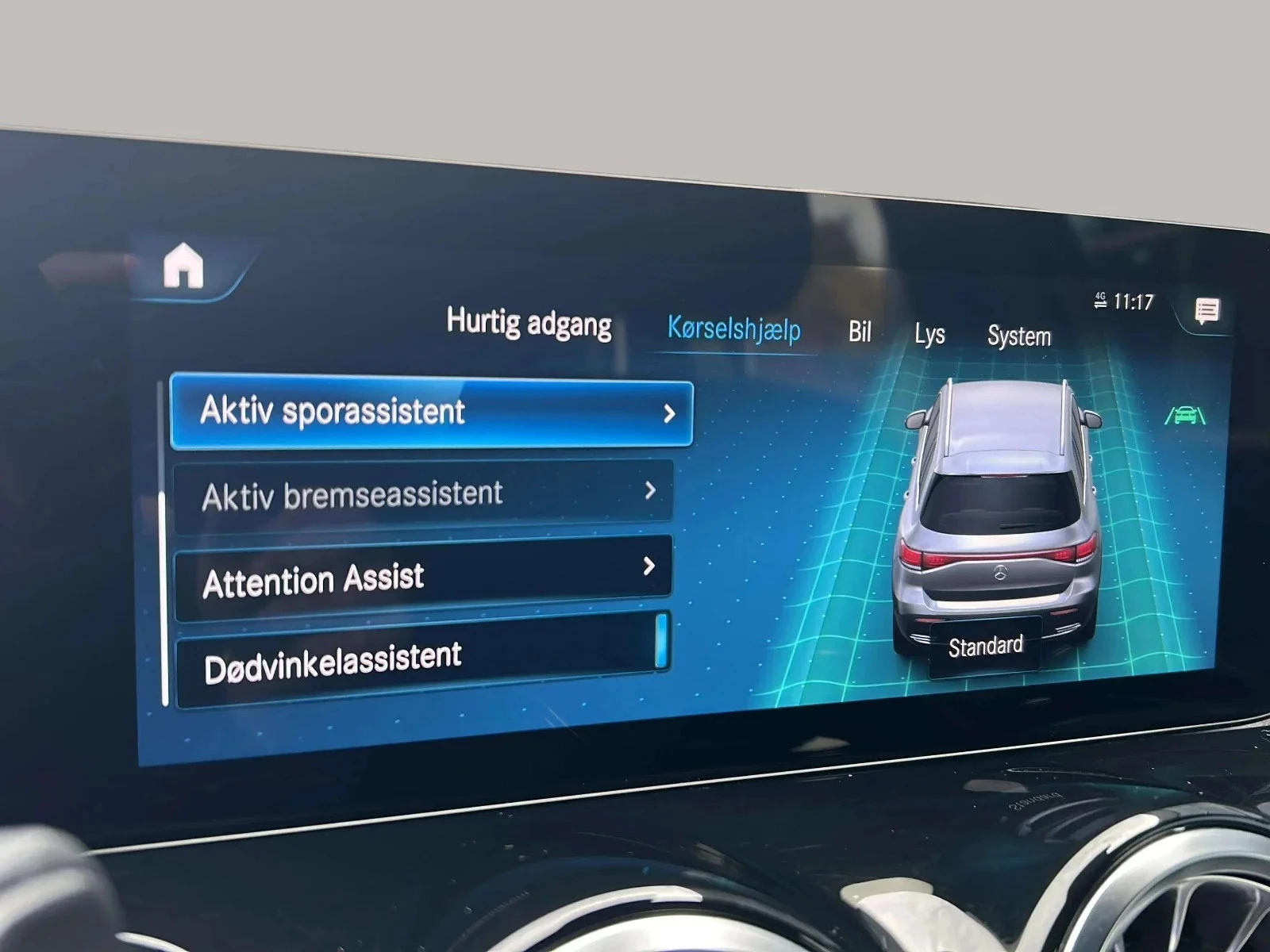 Mercedes-Benz-EQB-image-18