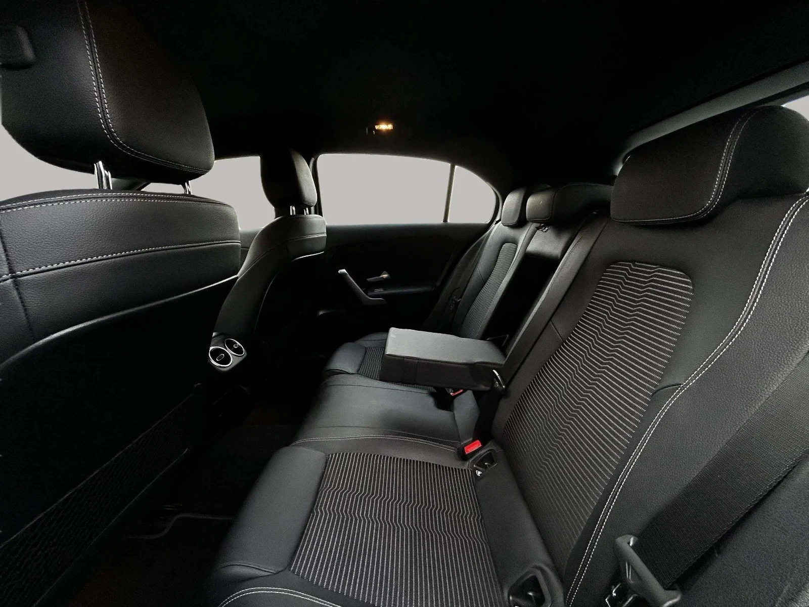 Mercedes-Benz-A-Klasse-image-12