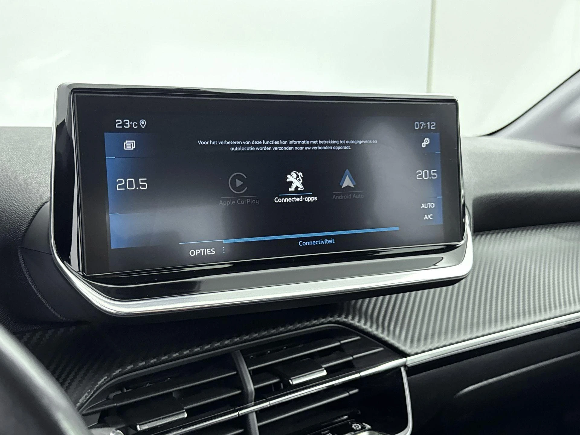 Peugeot-208-image-11