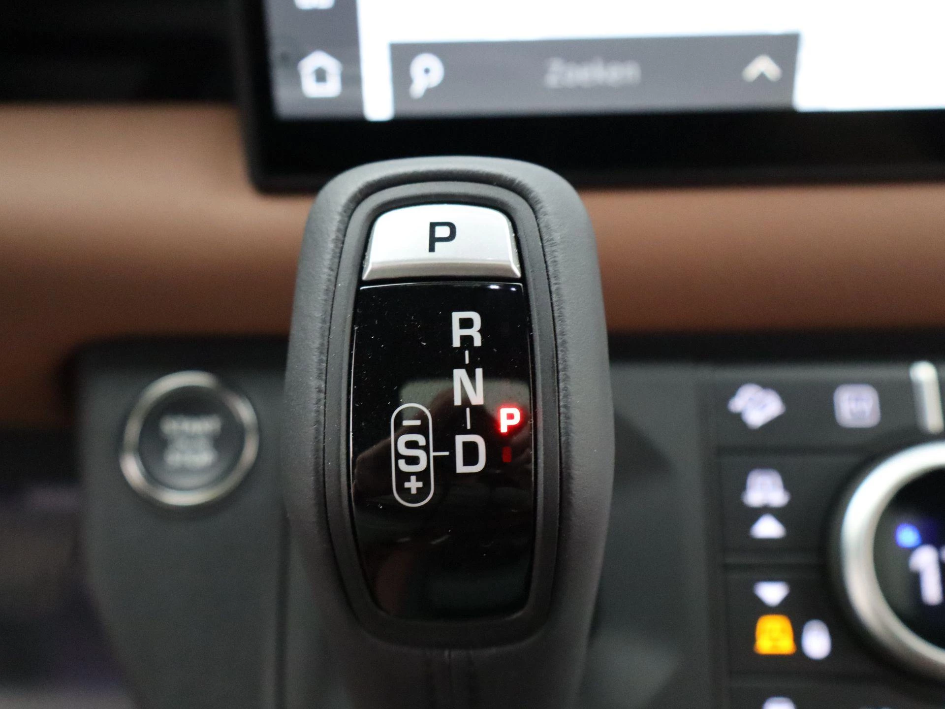 Land Rover Defender P300e X-dynamic SE