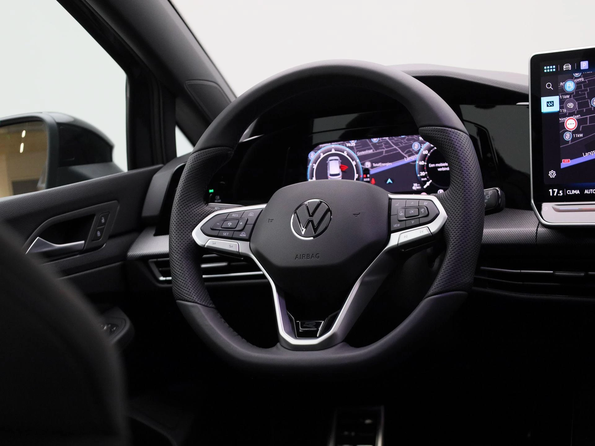 Volkswagen-Golf-image-45