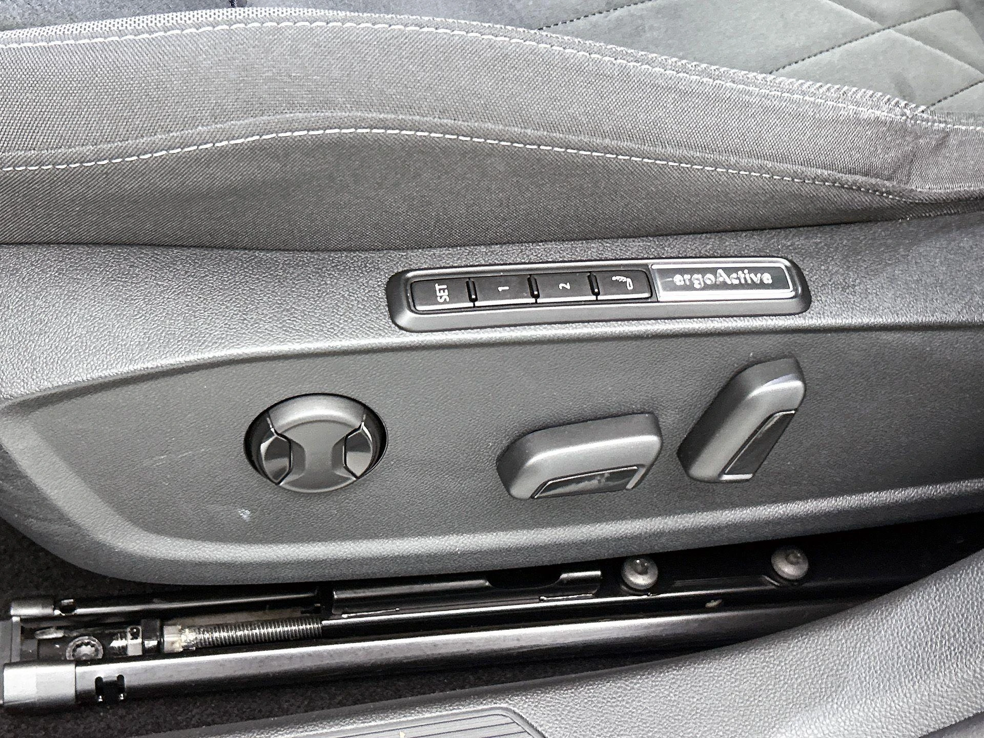 Volkswagen-Golf-image-16