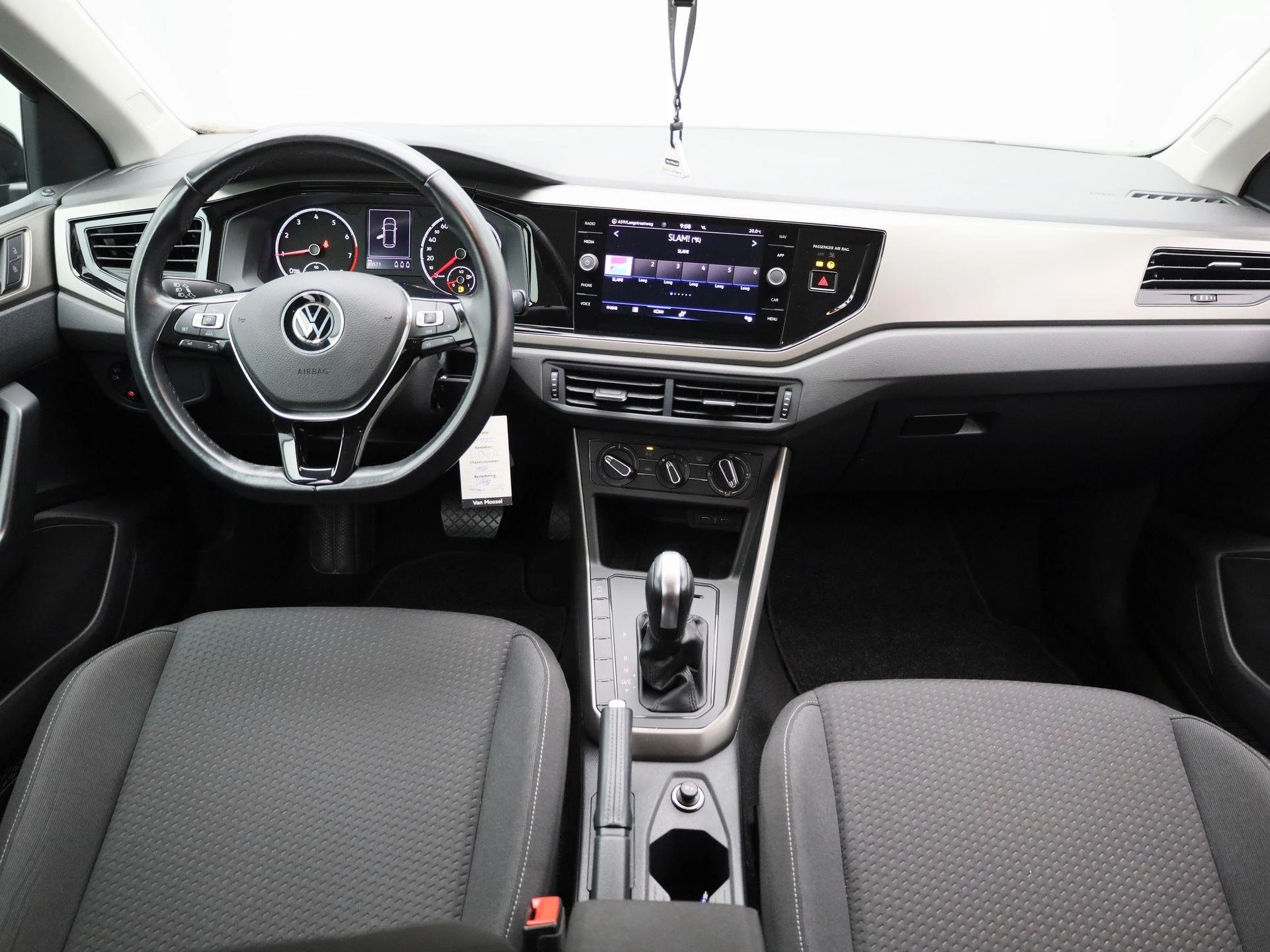 Volkswagen-Polo-image-7