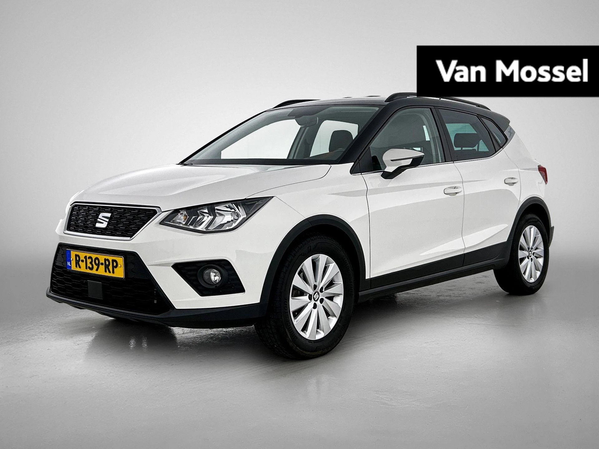 SEAT-Arona-image-0