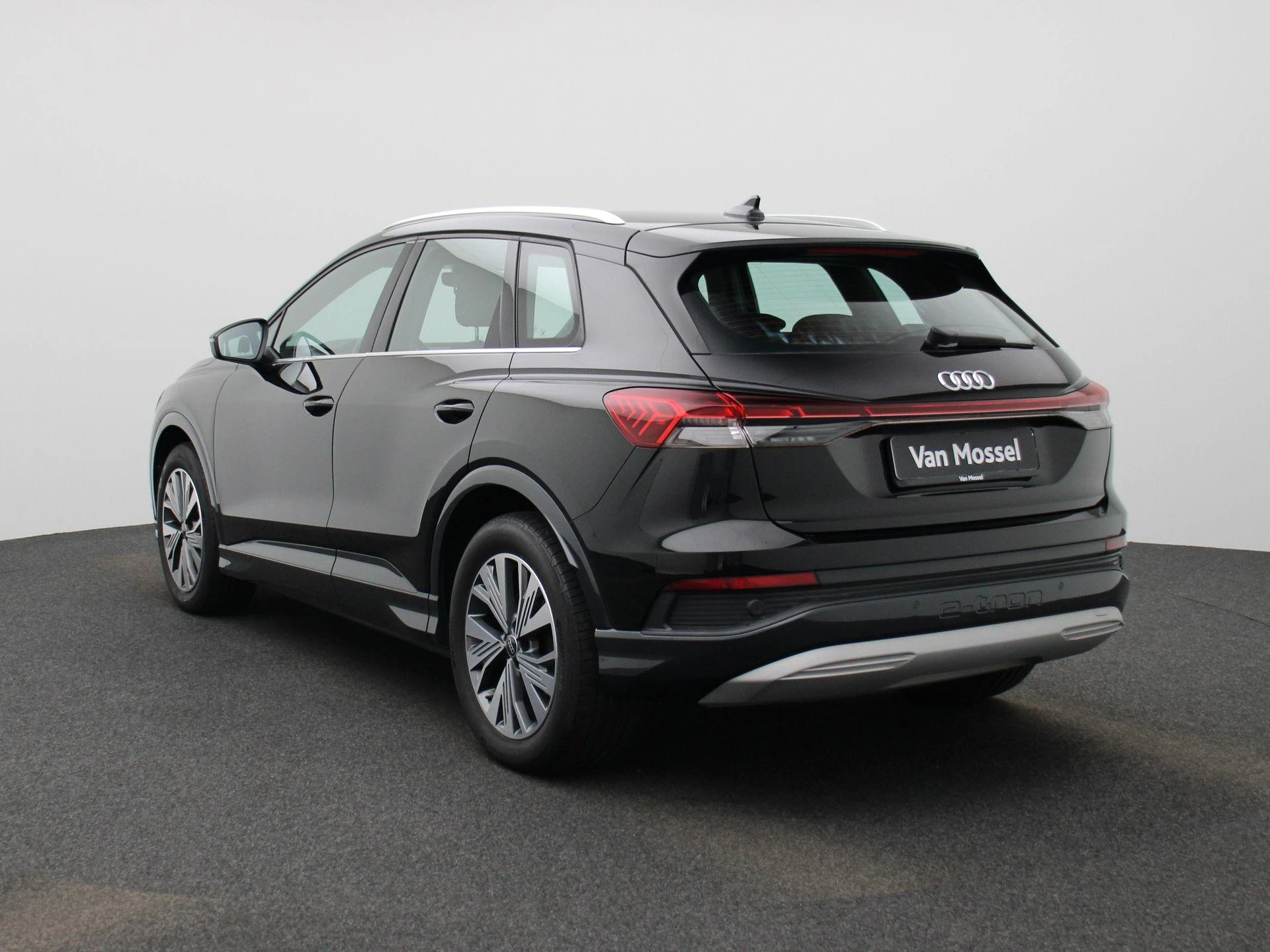 Audi-Q4 e-tron-image-1