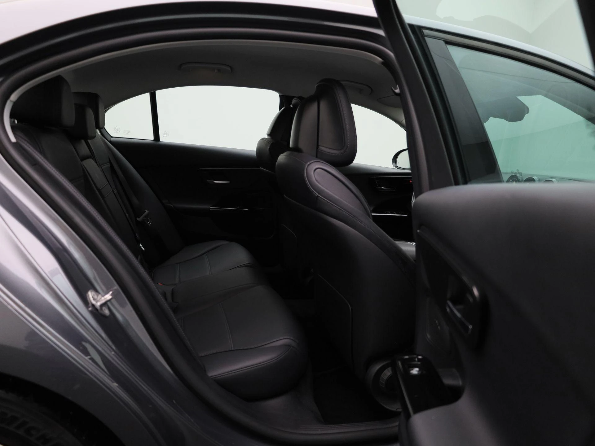 Mercedes-Benz-C-Klasse-image-38
