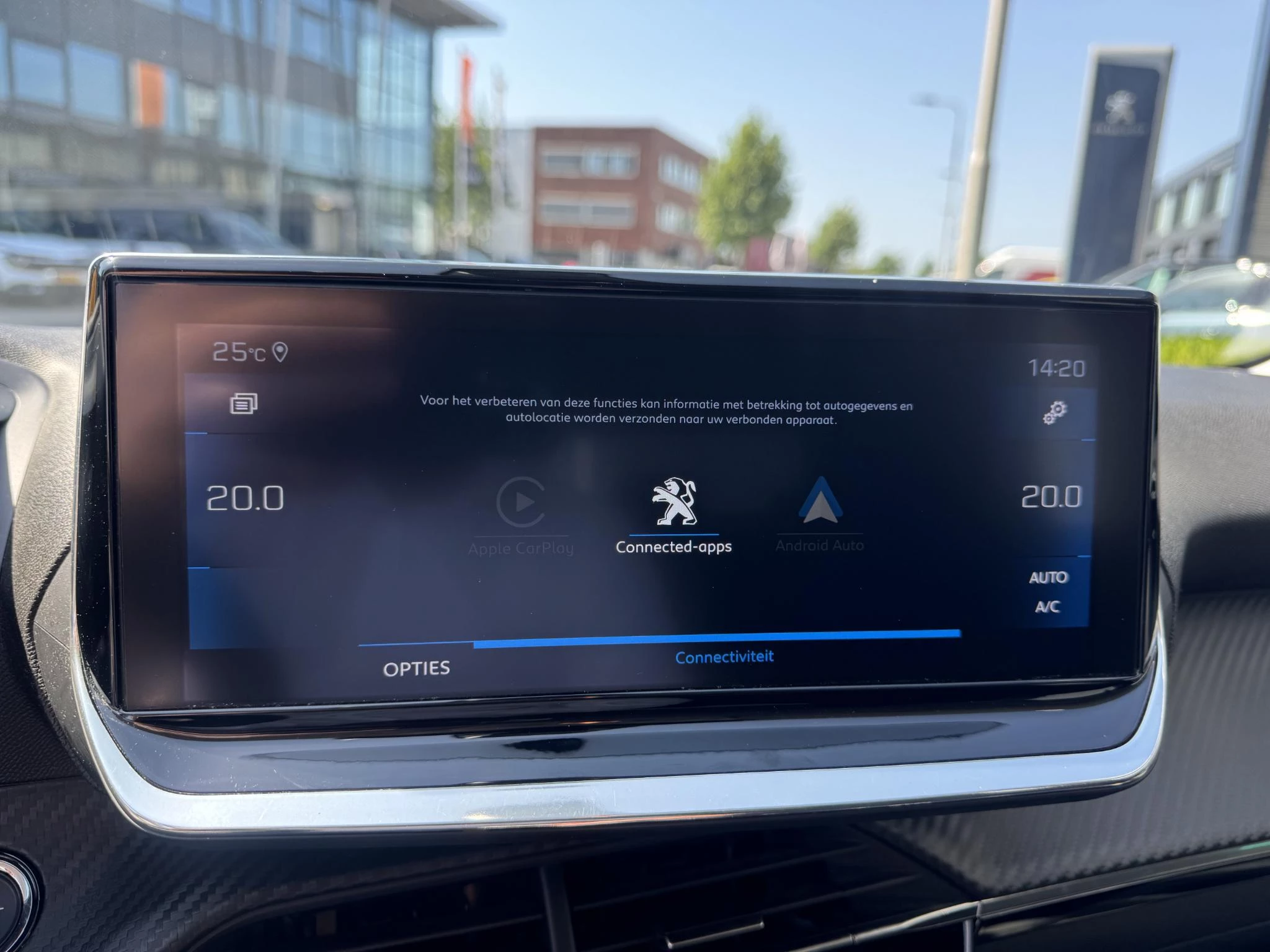 Peugeot-208-image-25