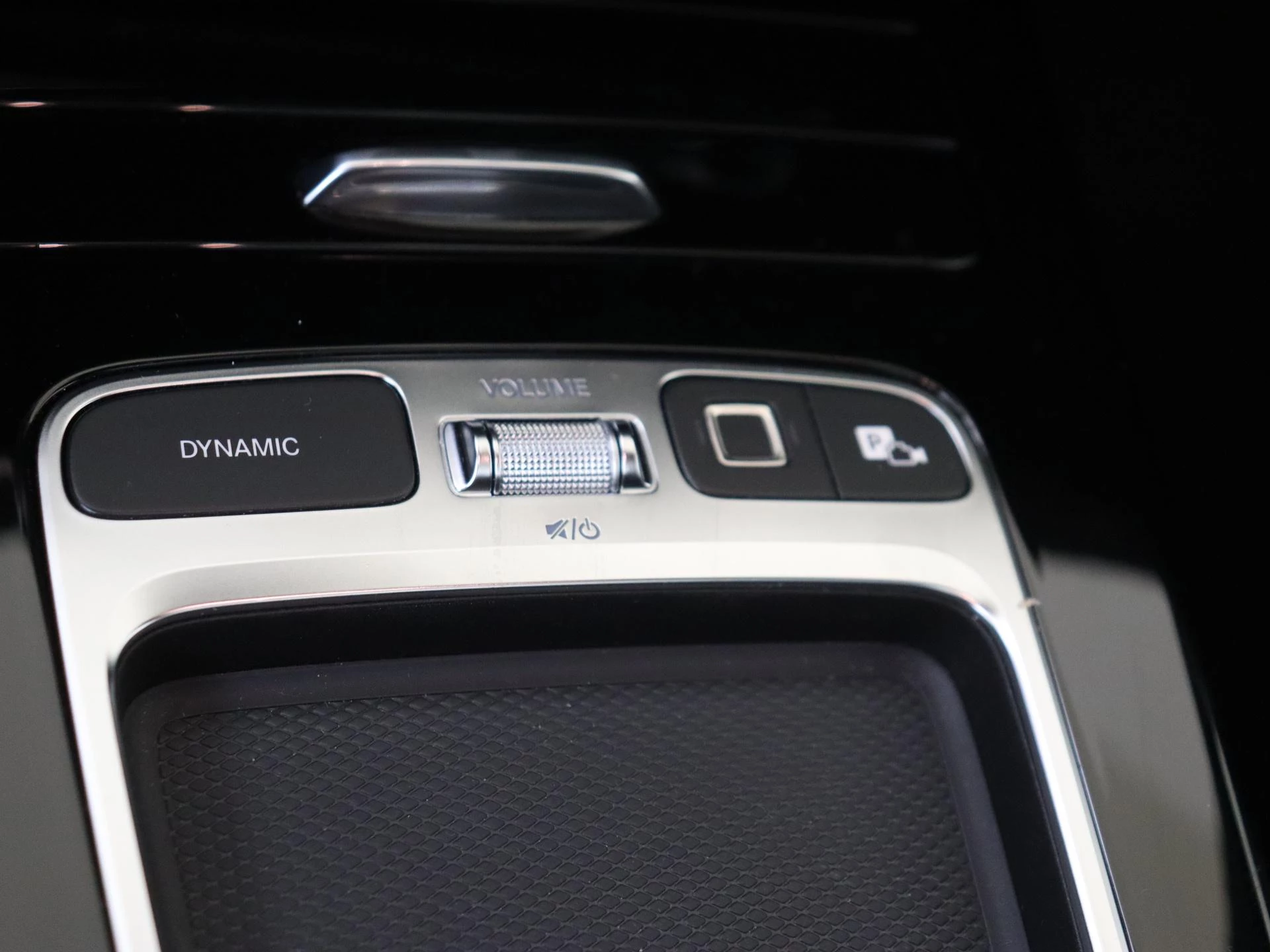 Mercedes-Benz-CLA-image-21