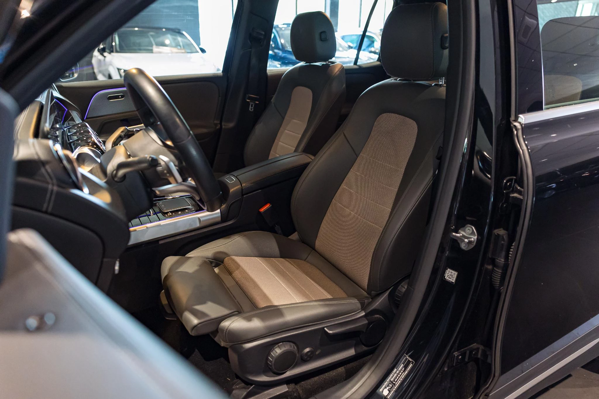 Mercedes-Benz EQB 300 4Matic | Zetelverw. | Sfeerver. | Carplay