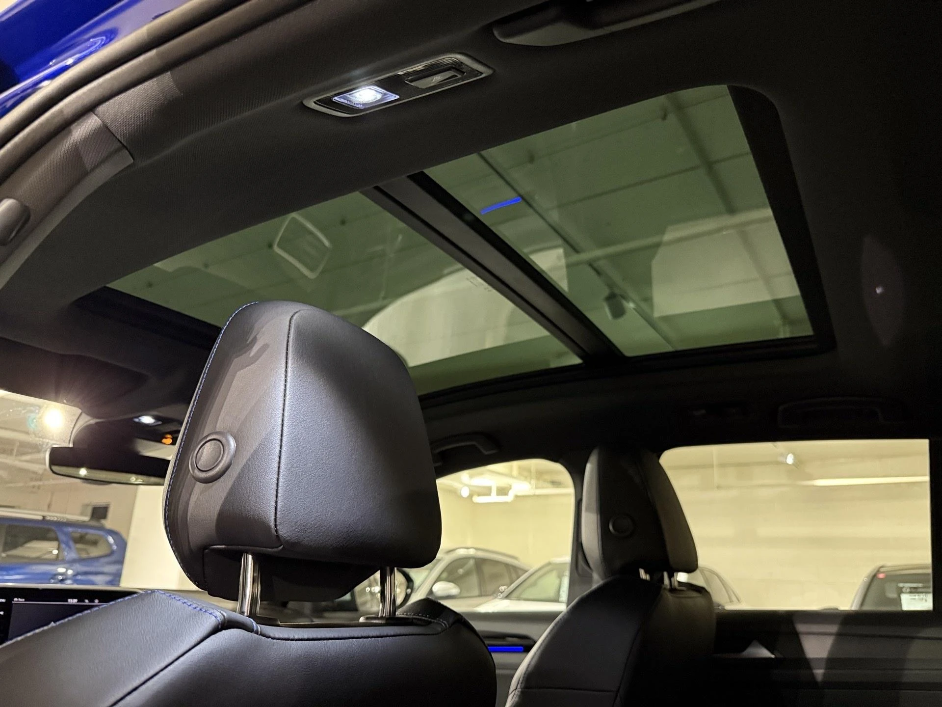 Volkswagen-T-Roc-image-12