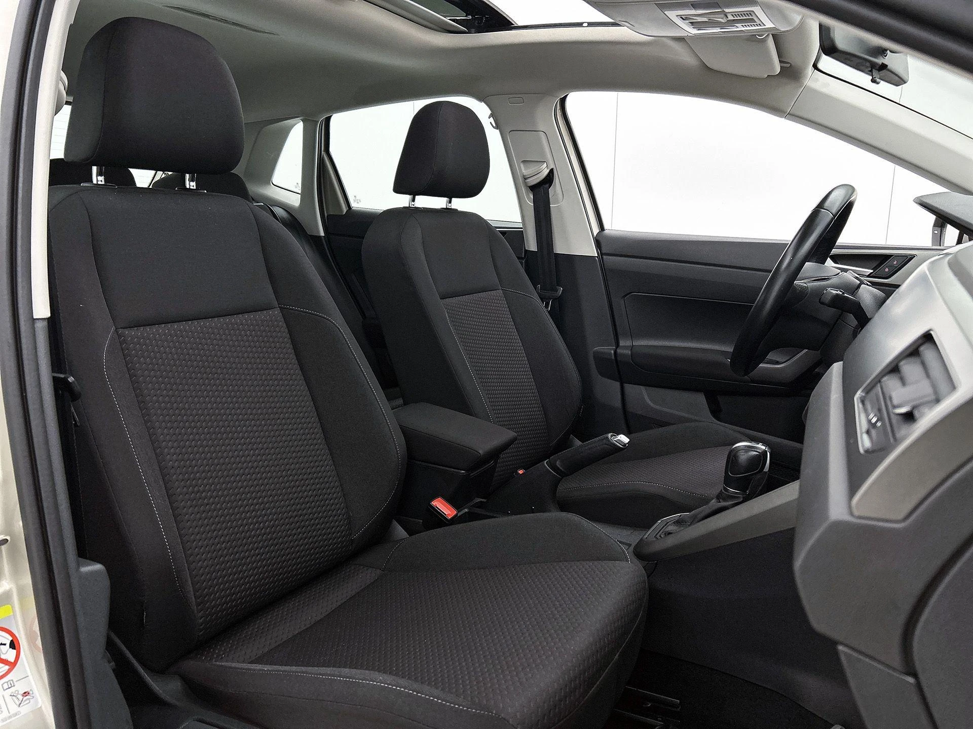 Volkswagen-Polo-image-34