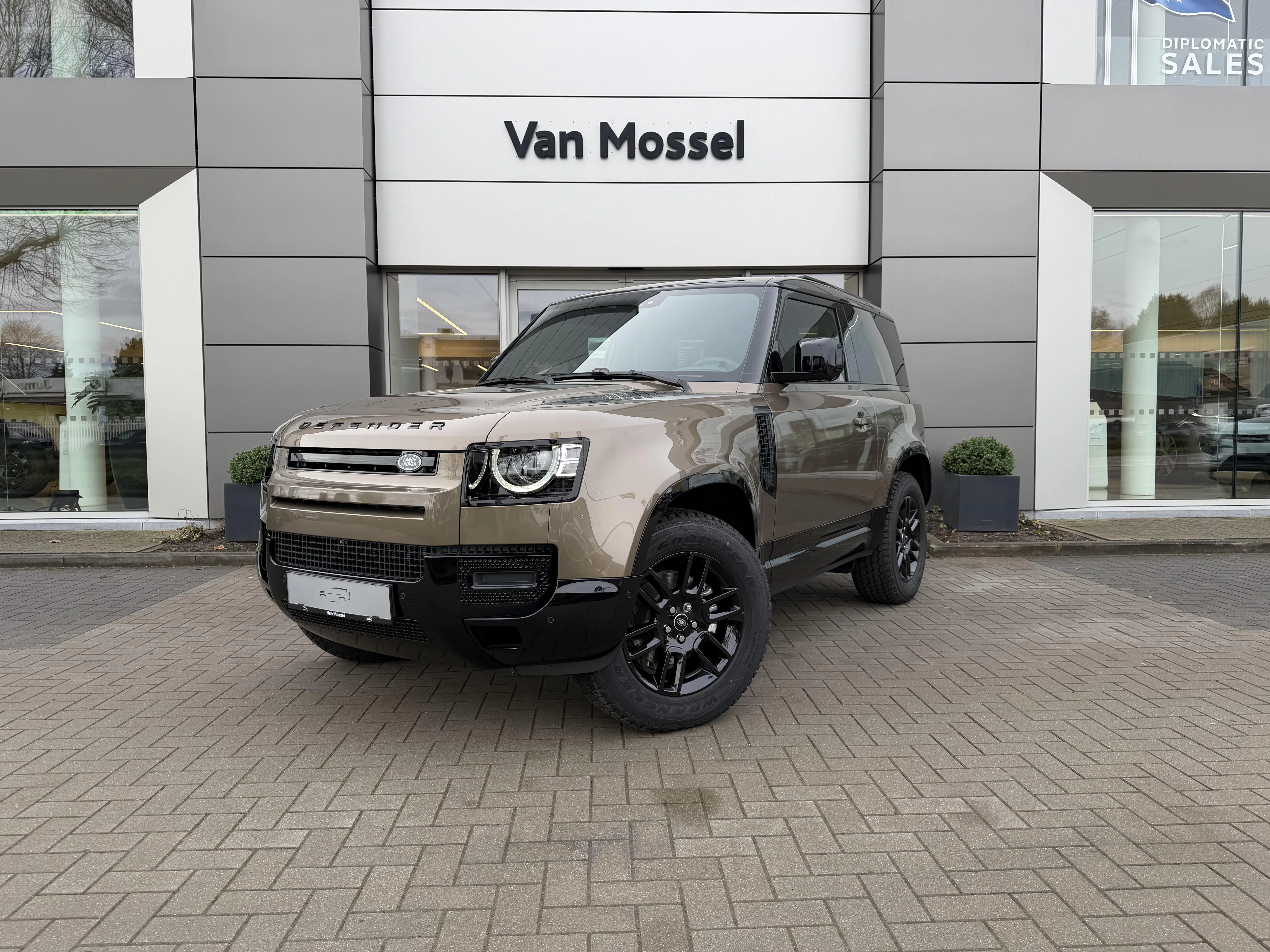 Land Rover-Defender-image-0