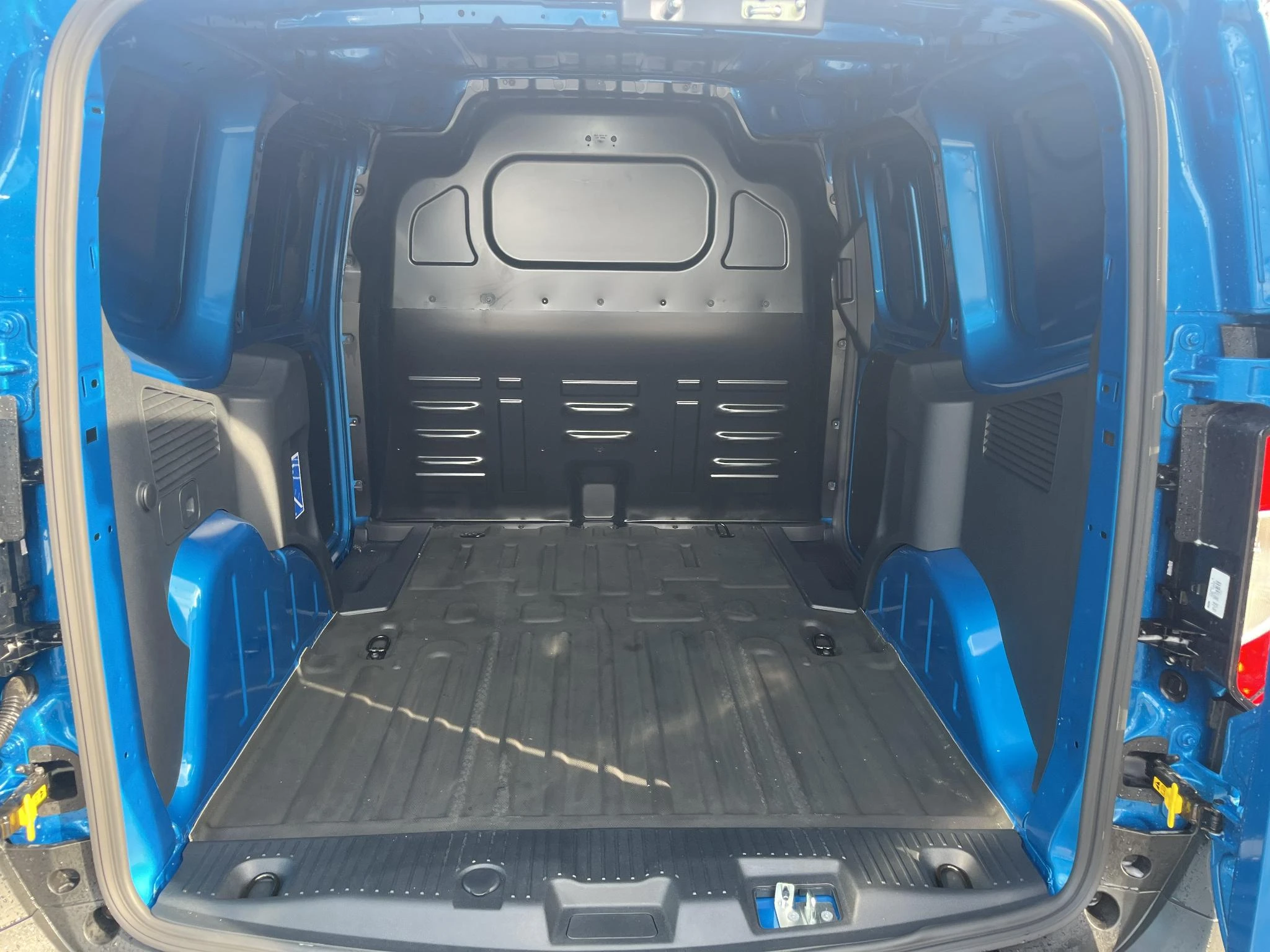 Ford-E-Transit-image-12