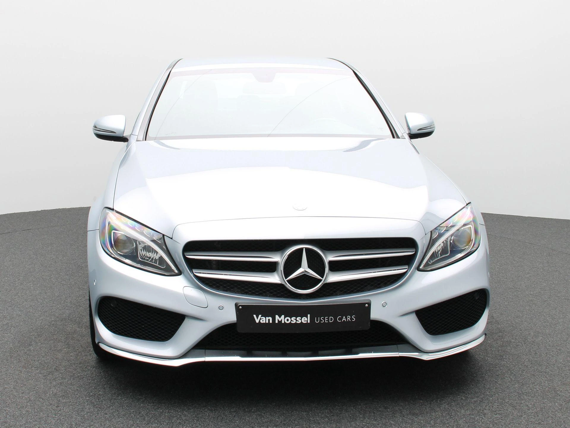 Mercedes-Benz-C-Klasse-image-2