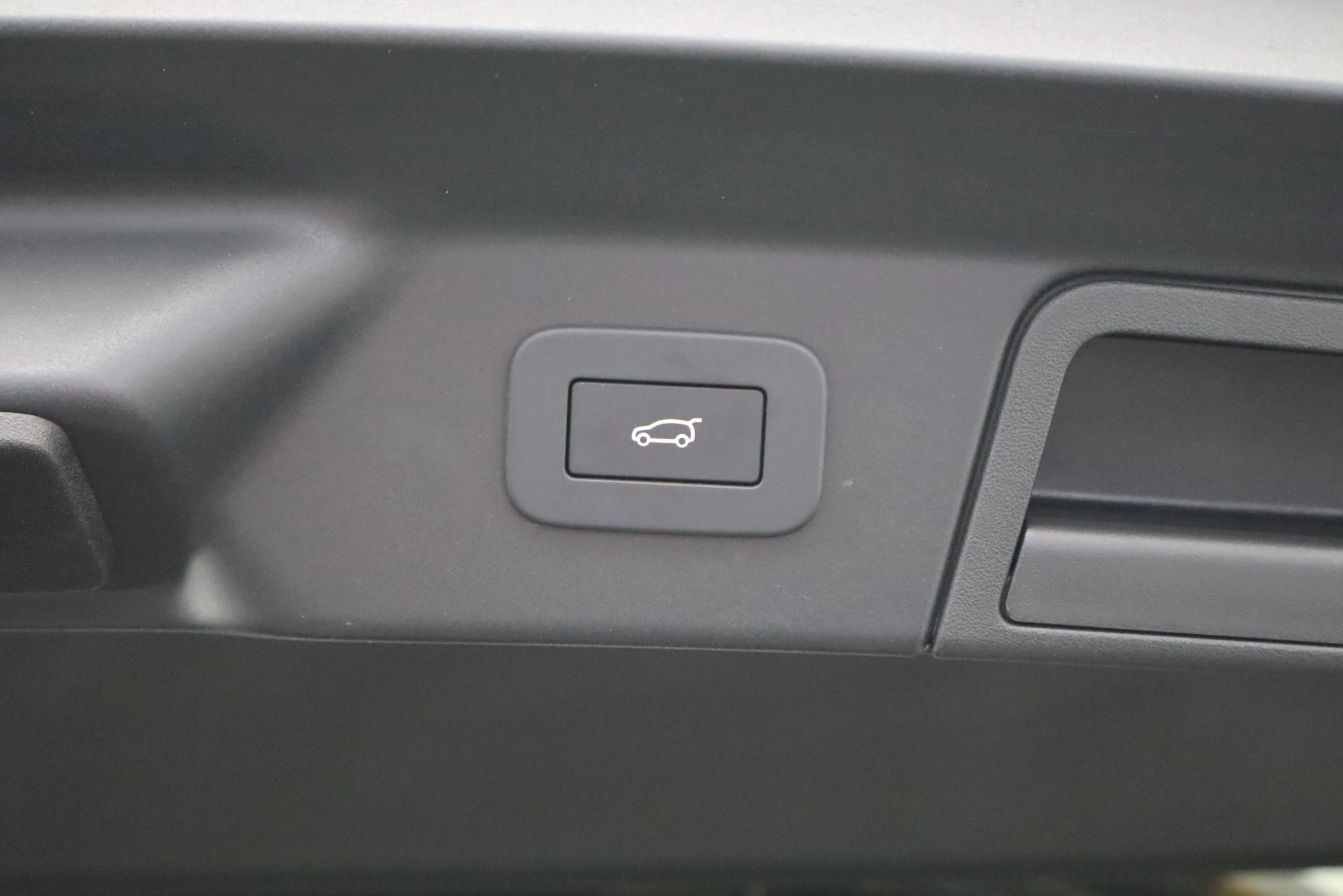 Land Rover-Range Rover Velar-image-33