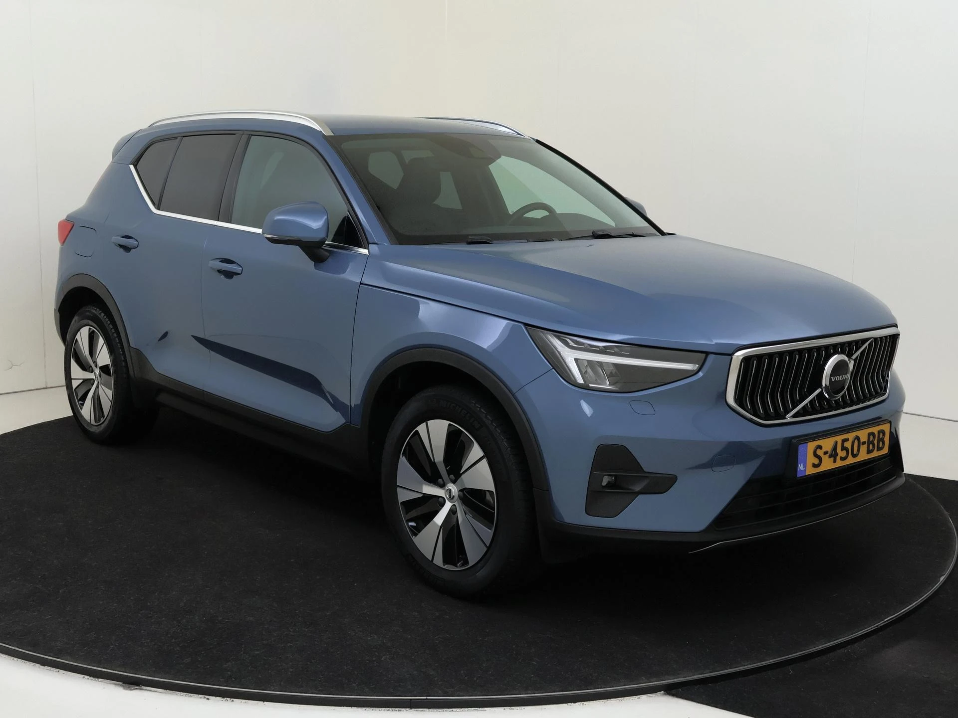 Volvo-XC40-image-1