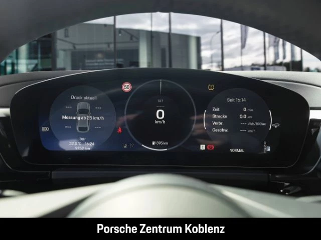 Porsche Macan 4 -