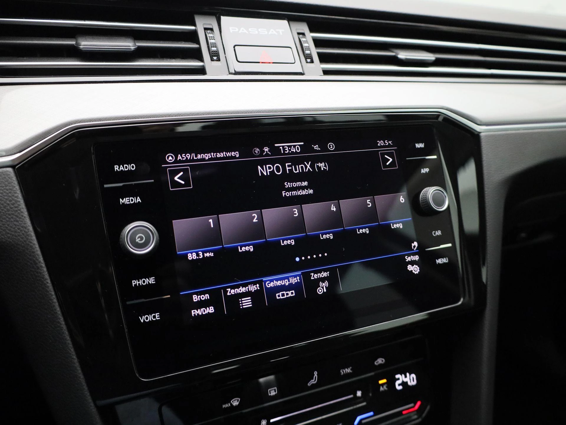 Volkswagen-Passat-image-17