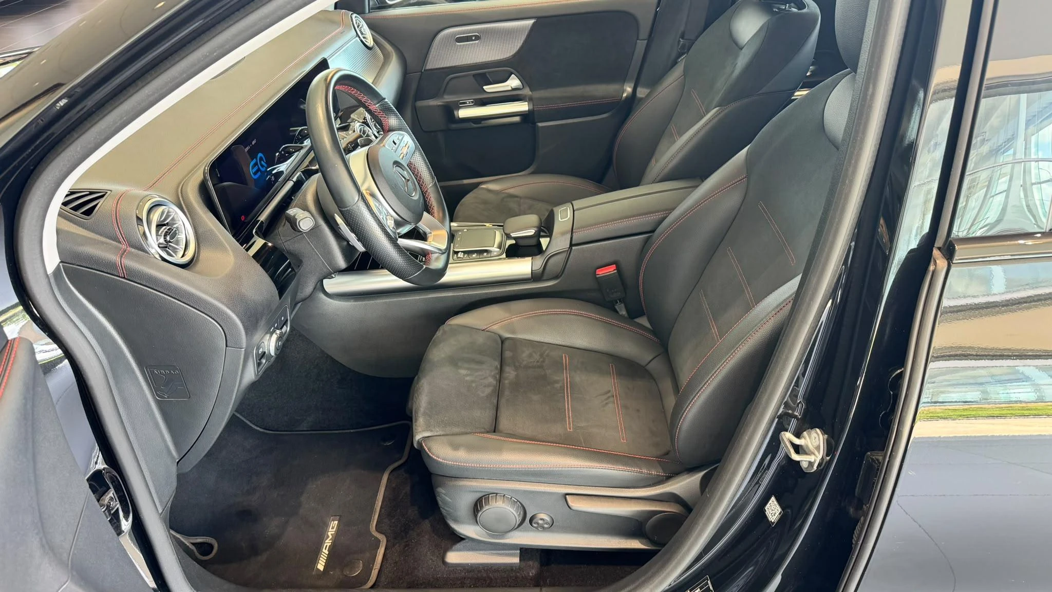 Mercedes-Benz EQA 250 AMG Line + CARPLAY + TREKHAAK + NIGHTPAKKET +
