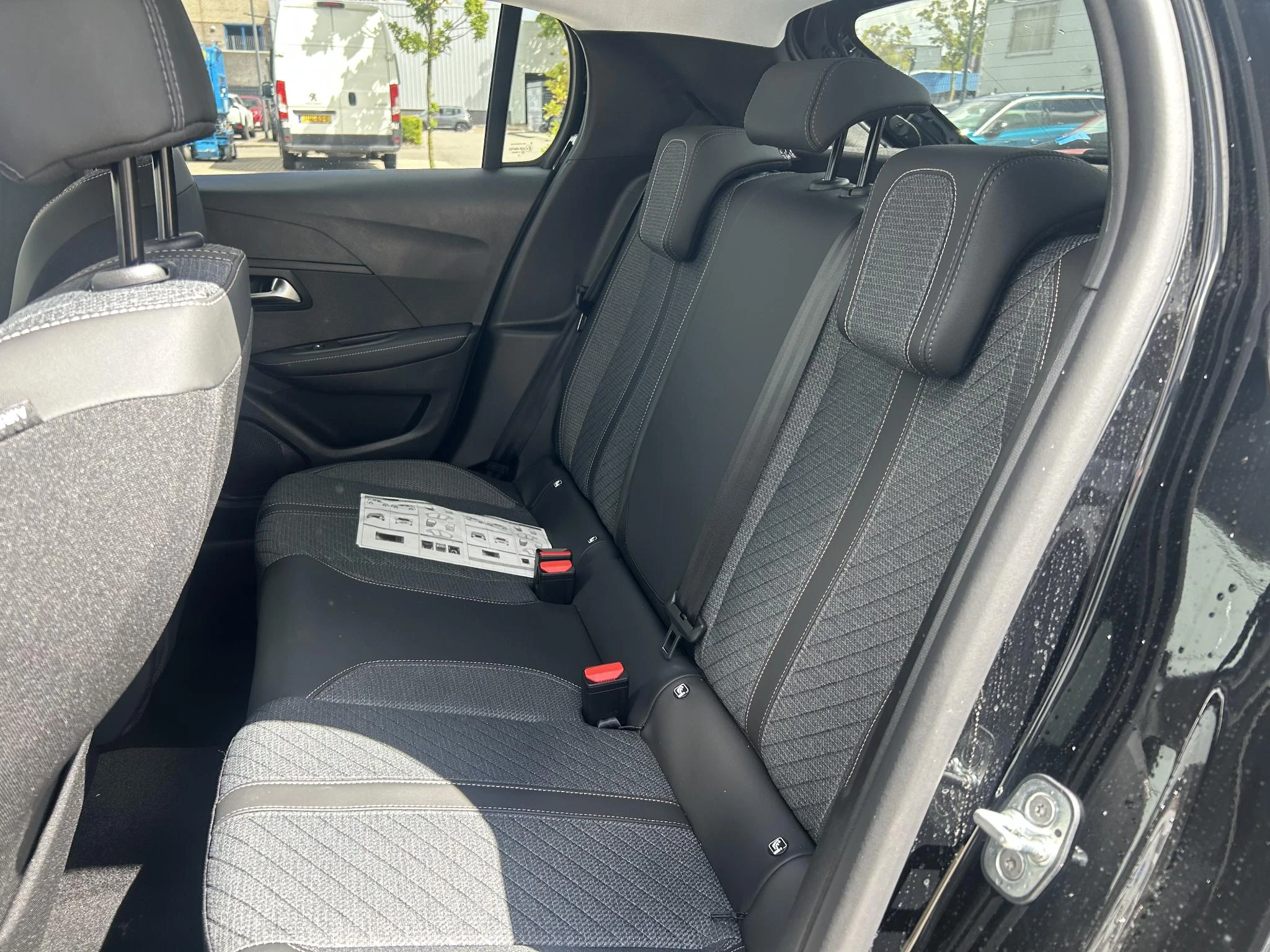 Peugeot-208-image-18