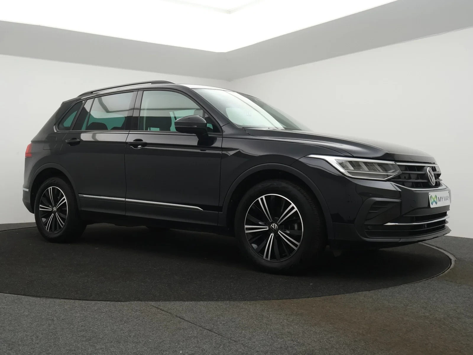 Volkswagen-Tiguan-image-24