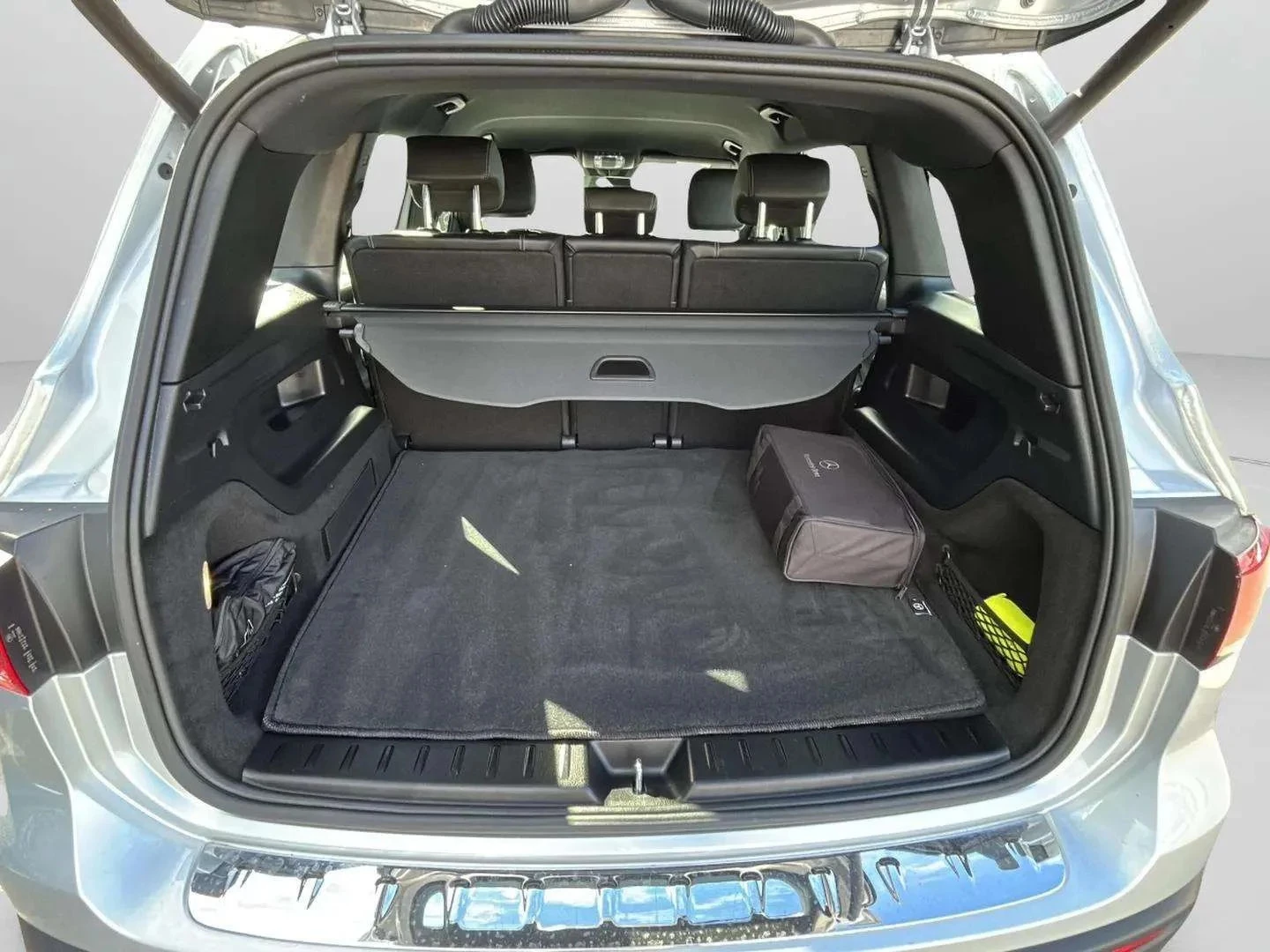 Mercedes-Benz-EQB-image-21