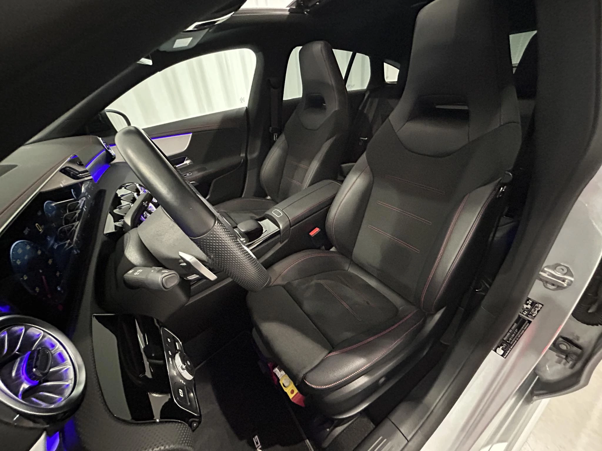 Mercedes-Benz CLA 250 AMG Line Shooting Brake + 224 PK + PANO DAK + MULTIBEAM LED + CAMERA +