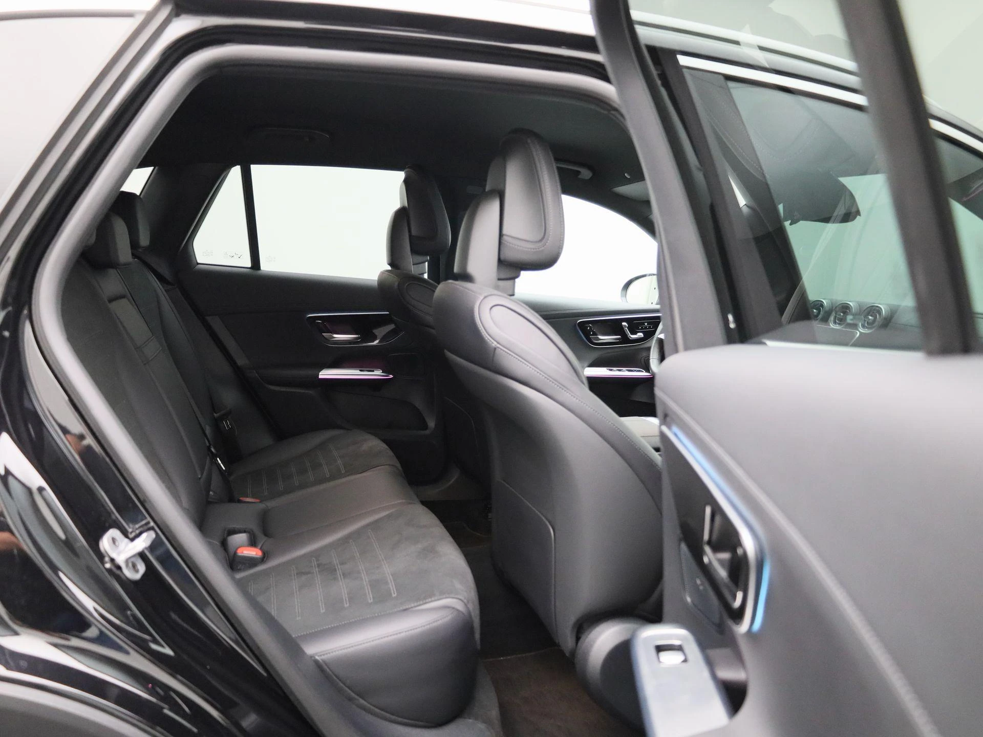 Mercedes-Benz-GLC-image-43
