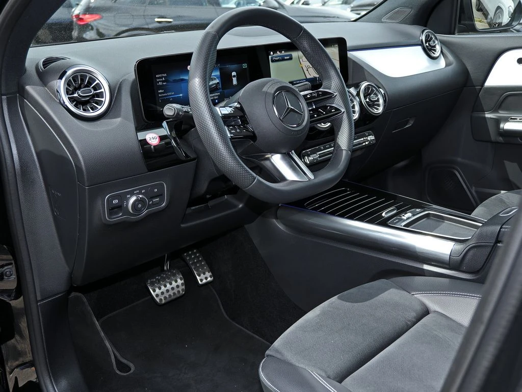 Mercedes-Benz-GLA 200 d-image-8