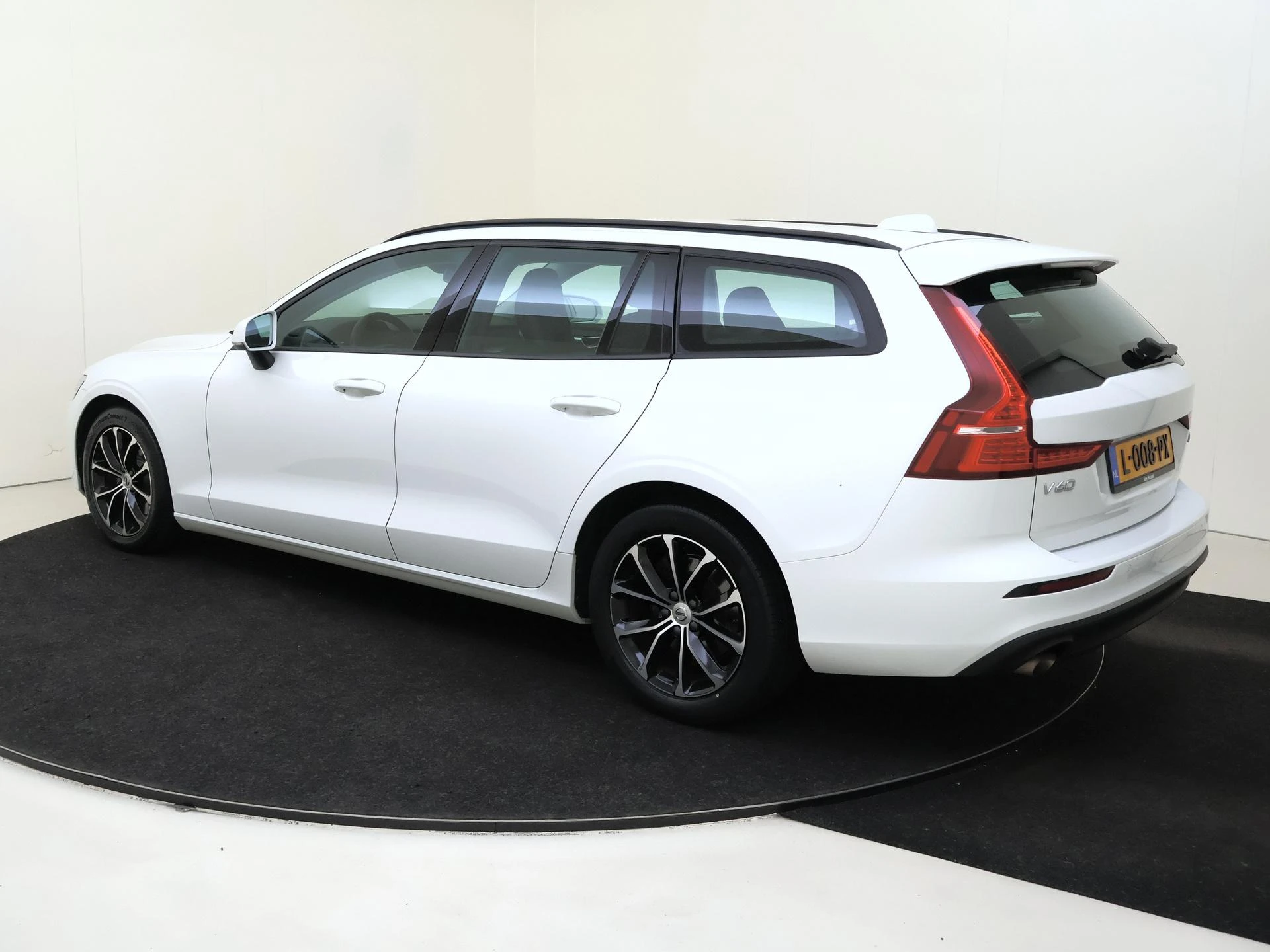 Volvo-V60-image-2