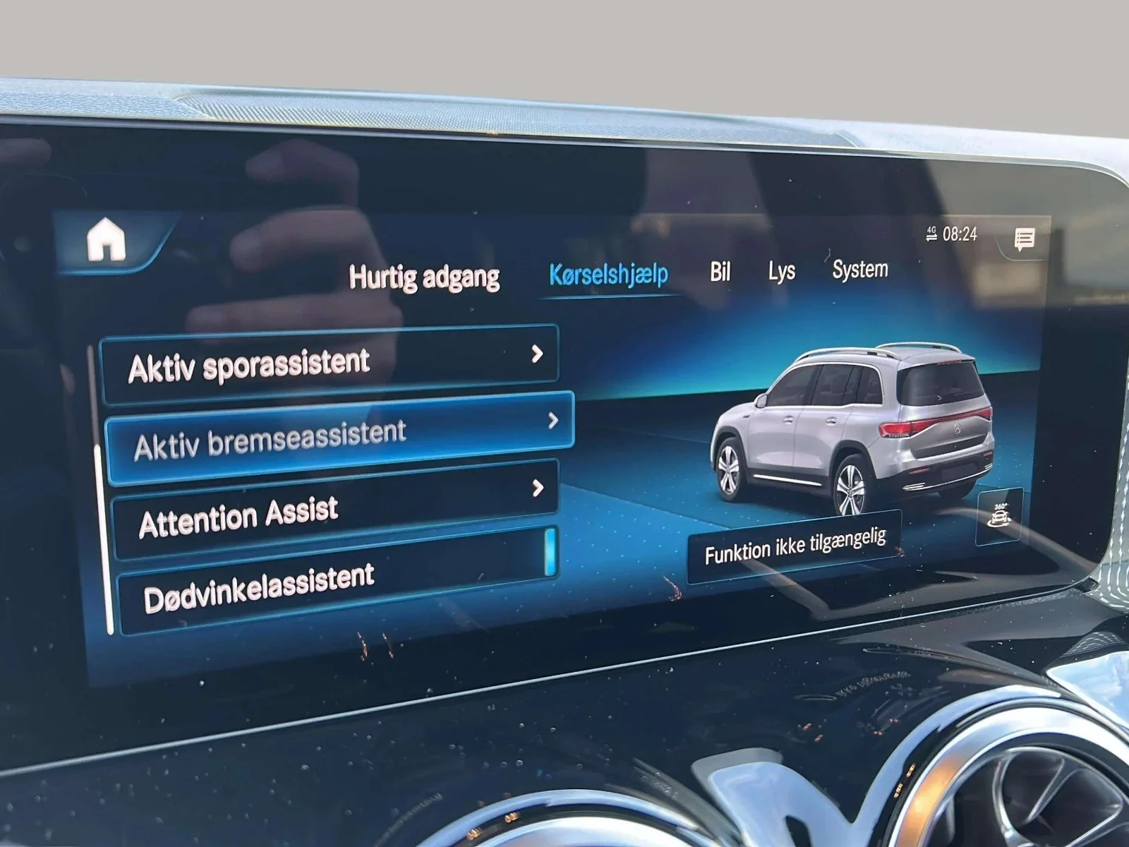 Mercedes-Benz-EQB-image-17