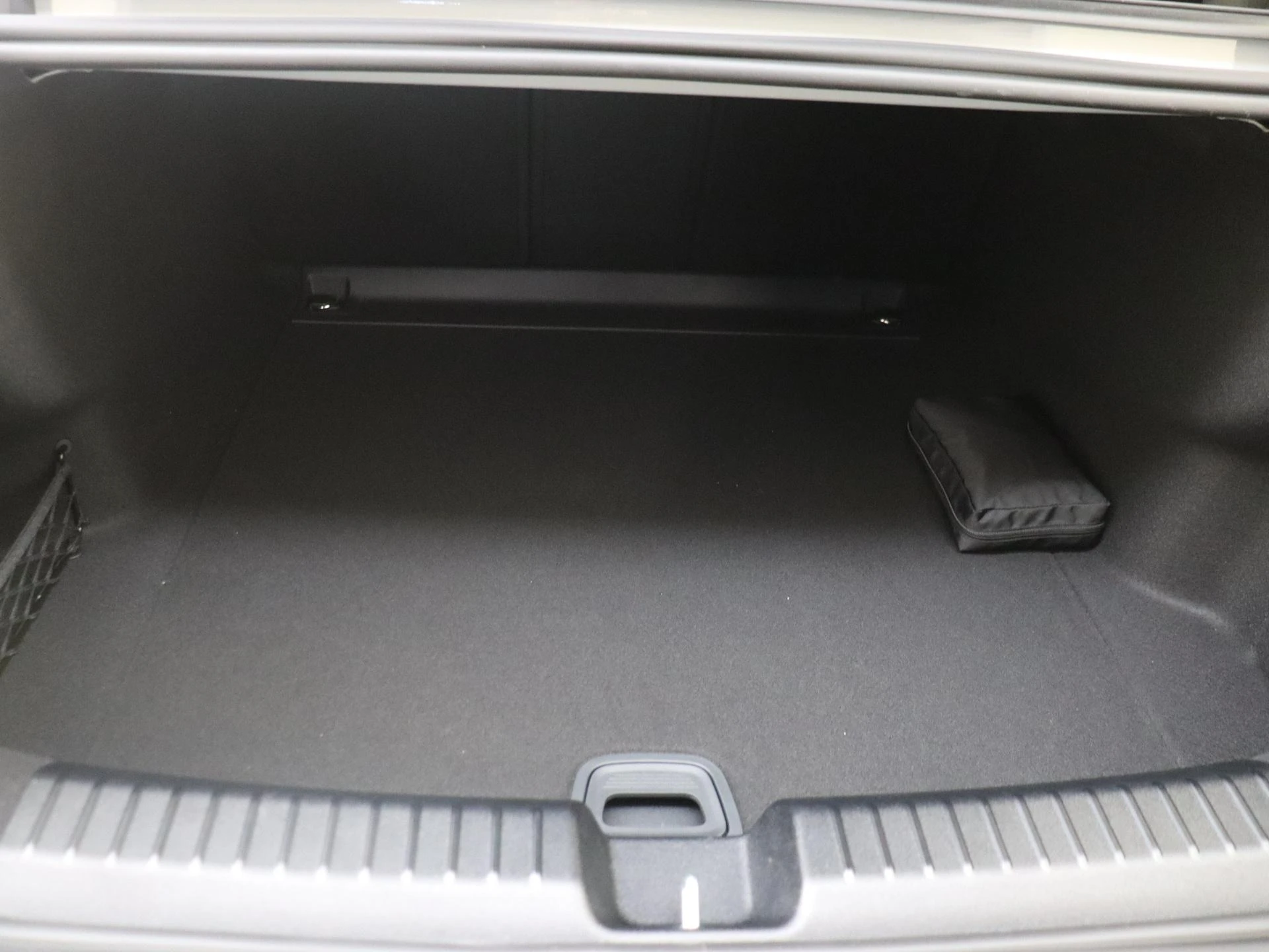 Mercedes-Benz-C-Klasse-image-28