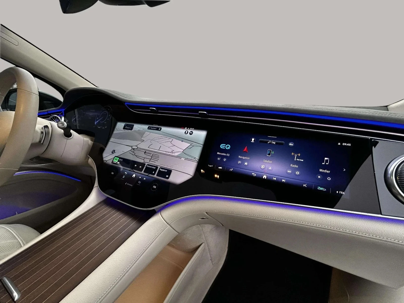 Mercedes-Benz-EQS-image-18