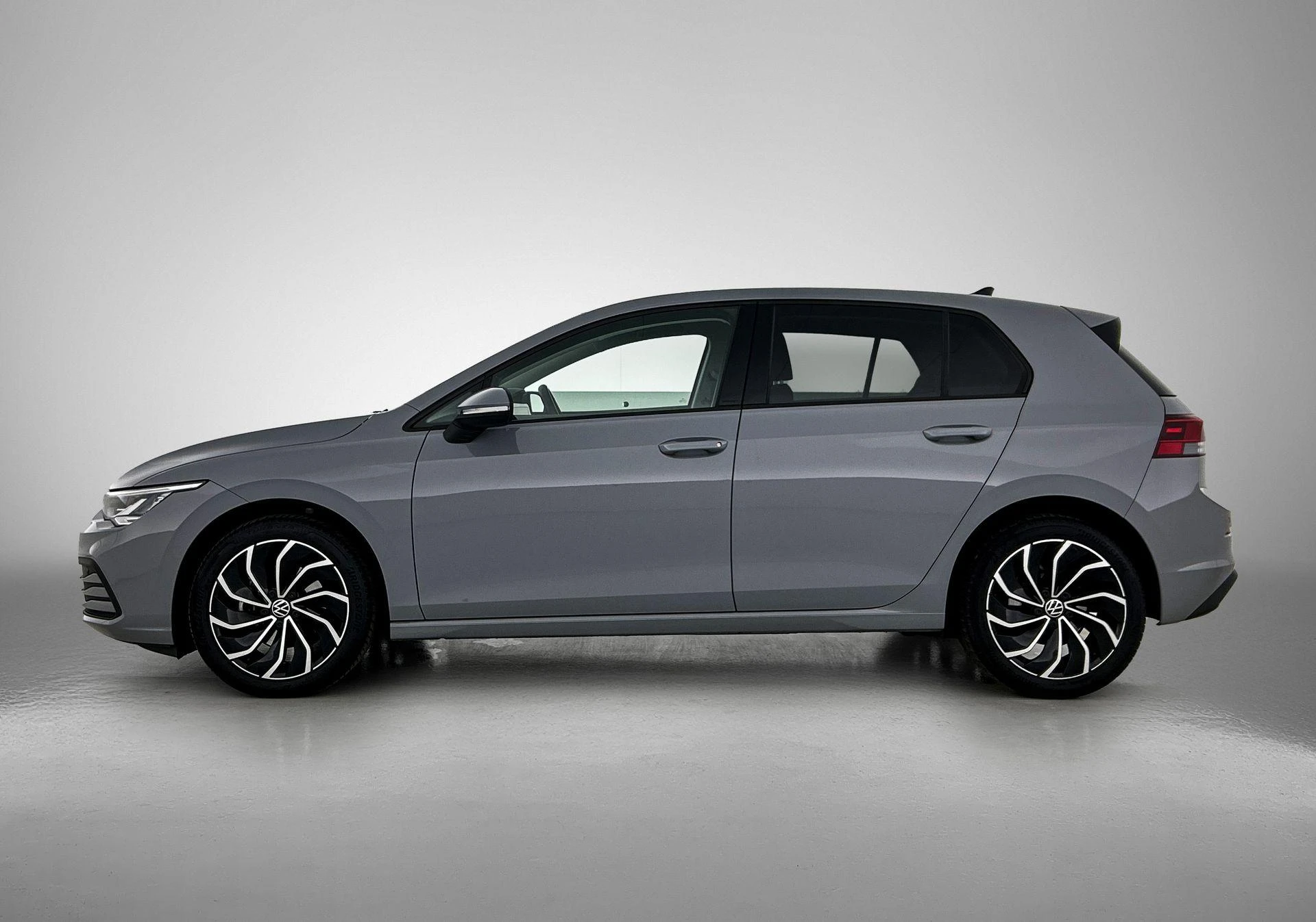 Volkswagen-Golf-image-1