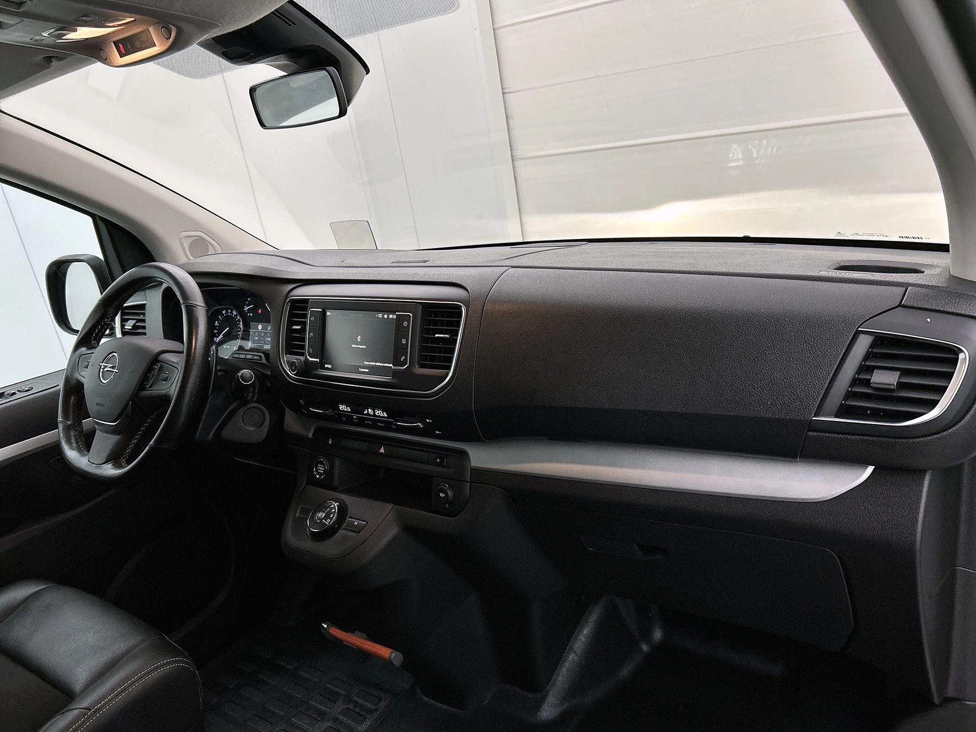 Opel-Vivaro-image-18
