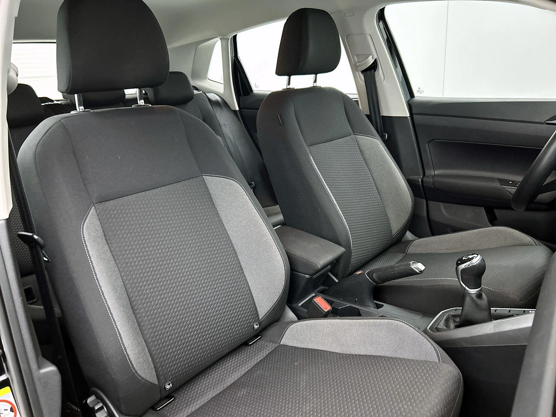 Volkswagen-Polo-image-21