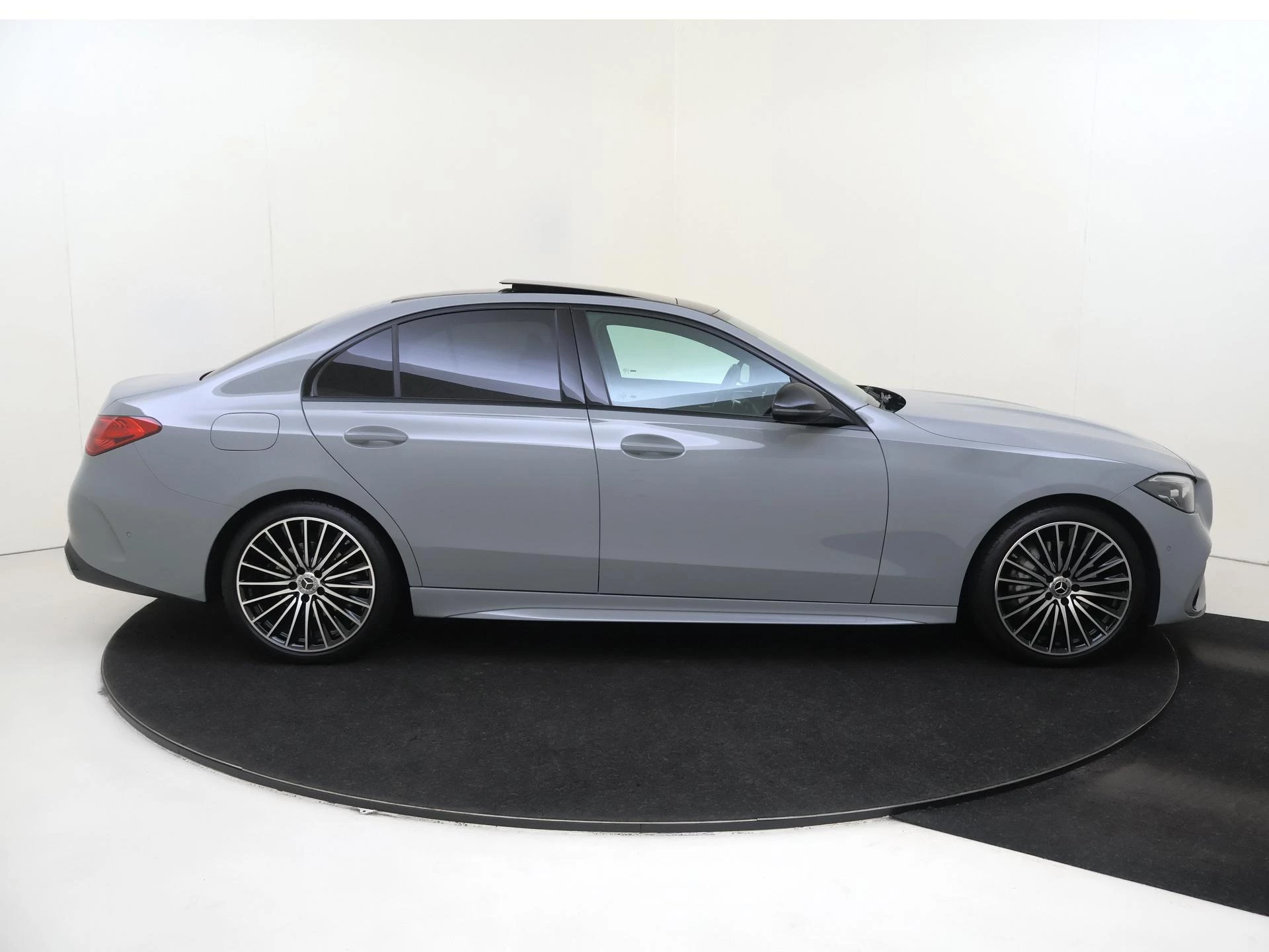 Mercedes-Benz-C-Klasse-image-8