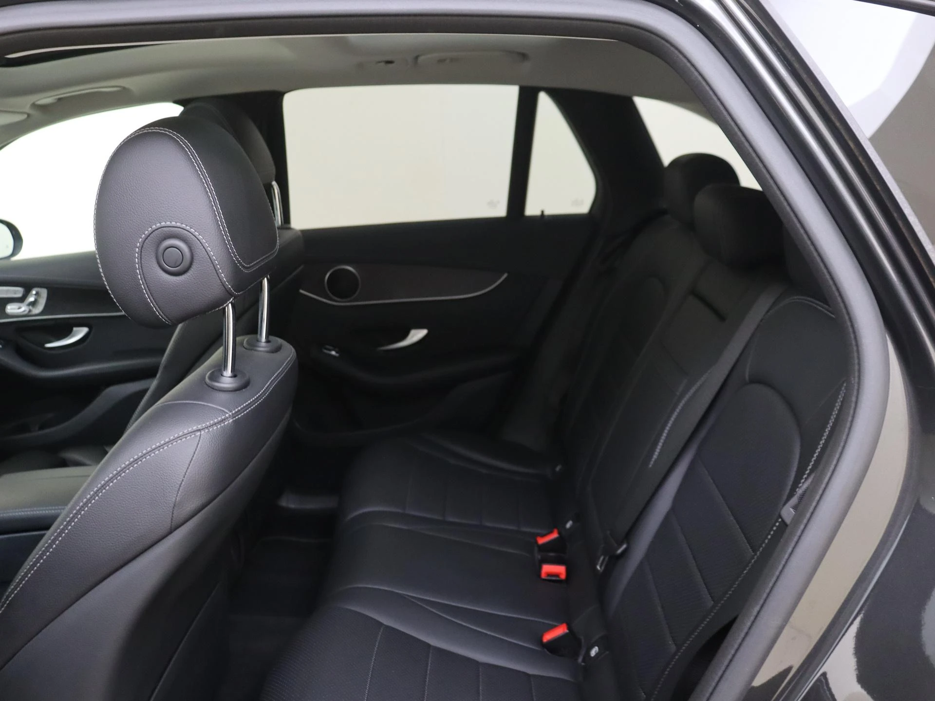 Mercedes-Benz-GLC-image-15