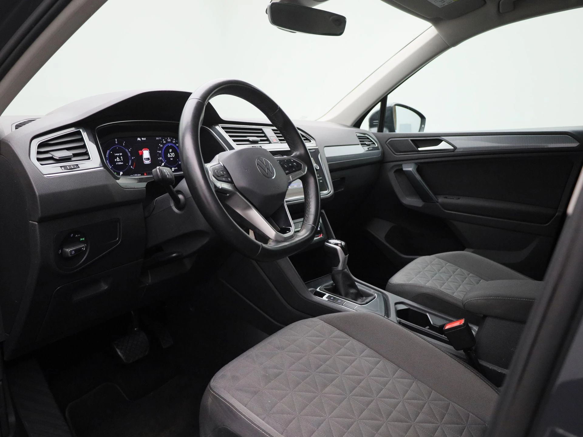 Volkswagen-Tiguan-image-30