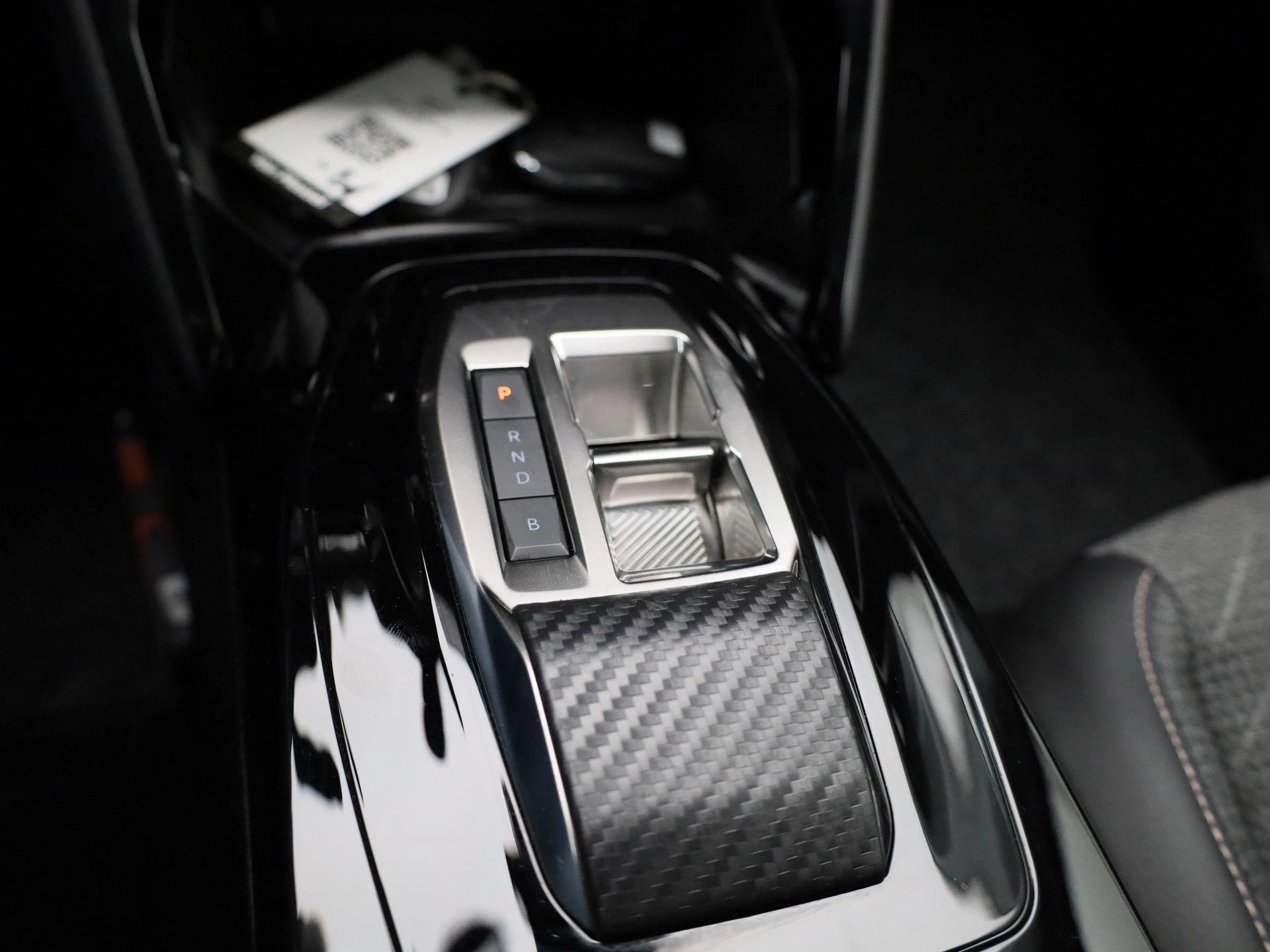 Peugeot-e-208-image-25