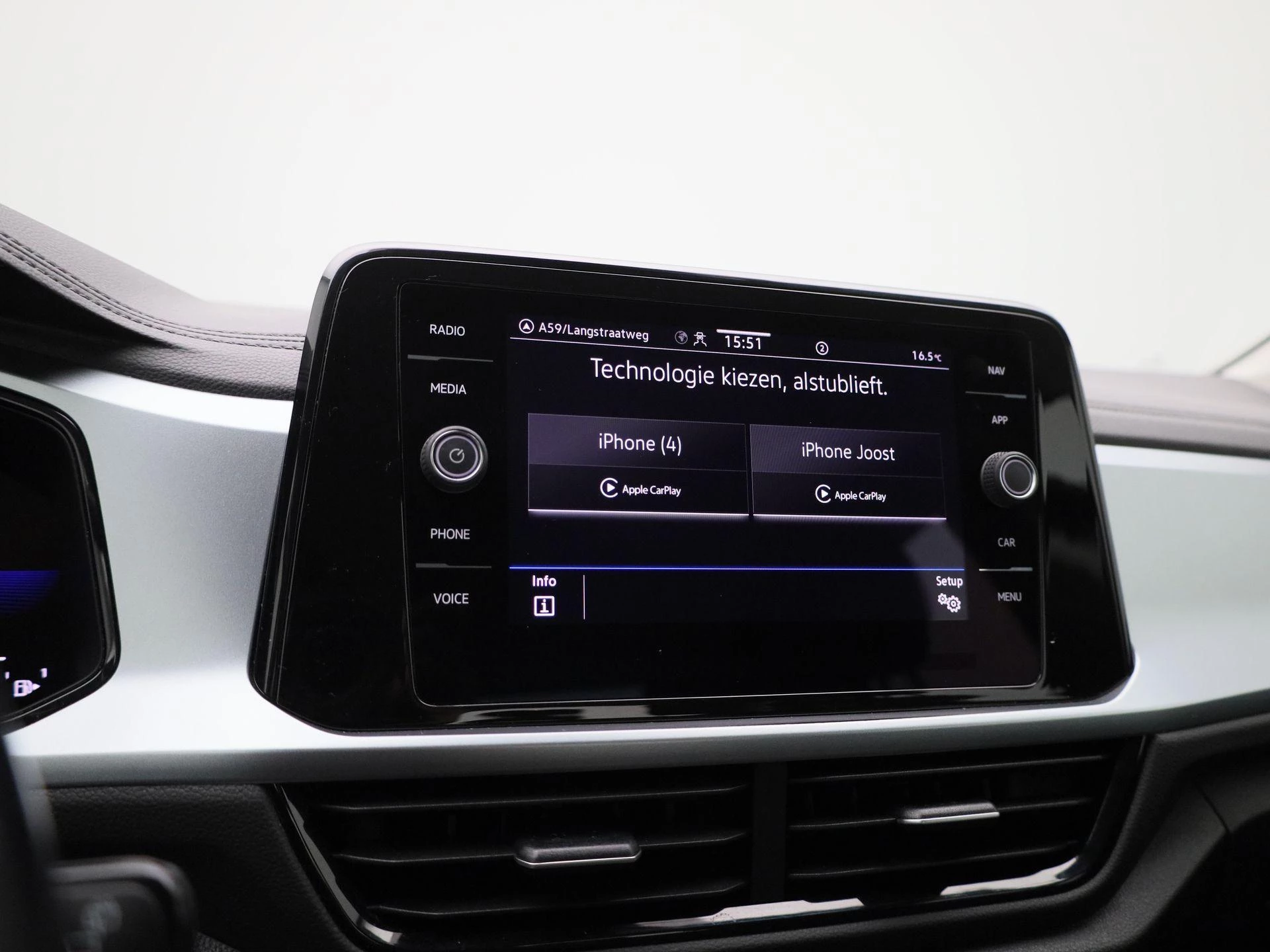 Volkswagen-T-Roc-image-23