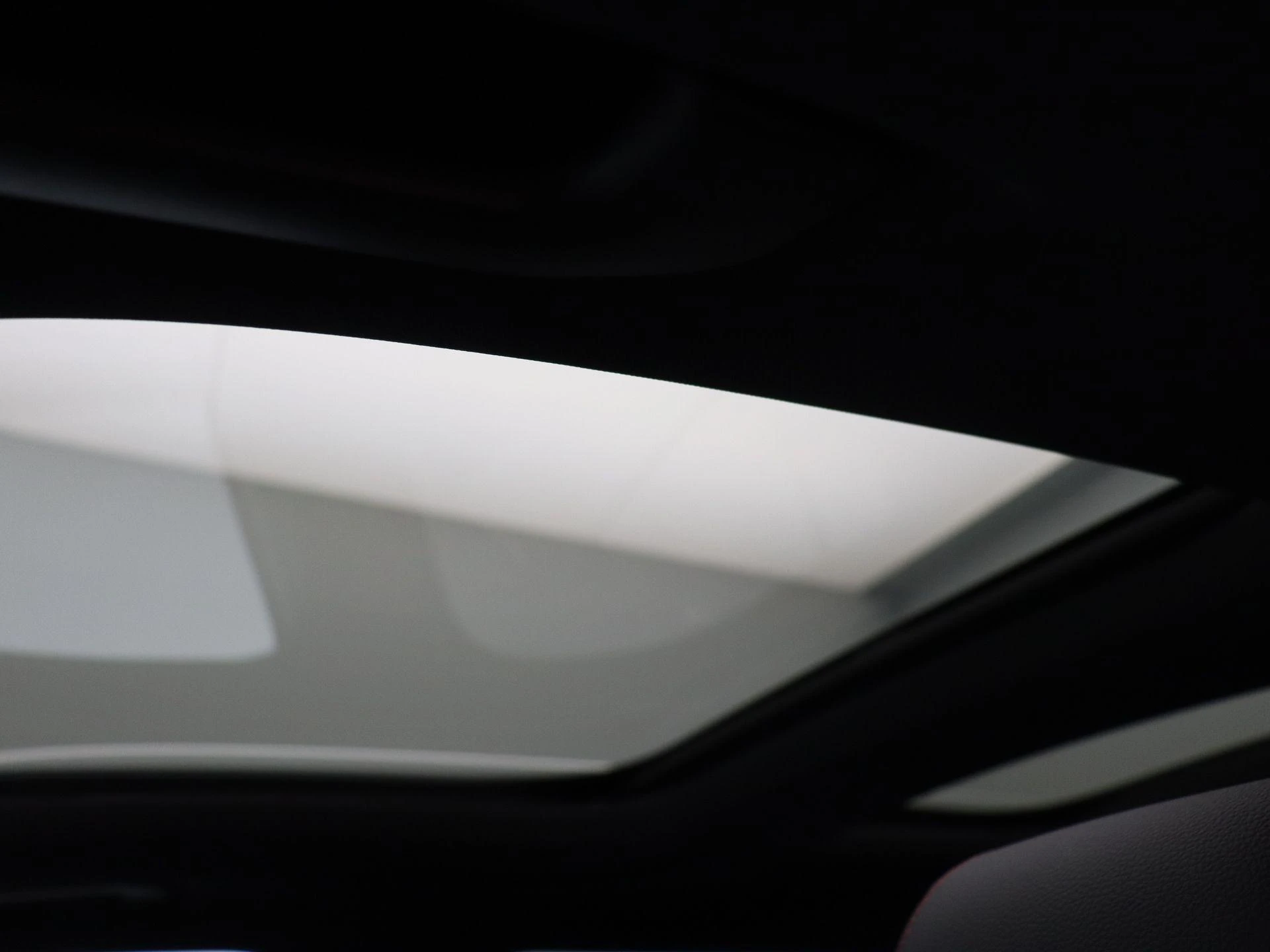 Mercedes-Benz EQB 250+ AMG Line + PANORAMISCH DAK + CARPLAY + ADVANCED SOUND +