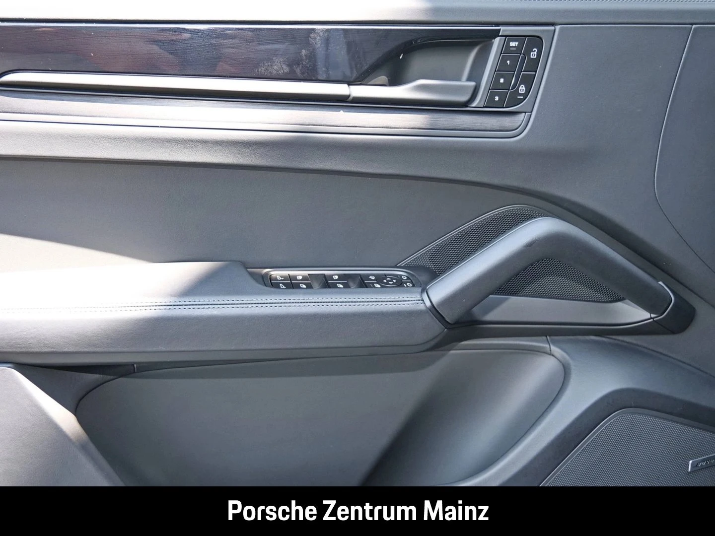 Porsche-Cayenne-image-26