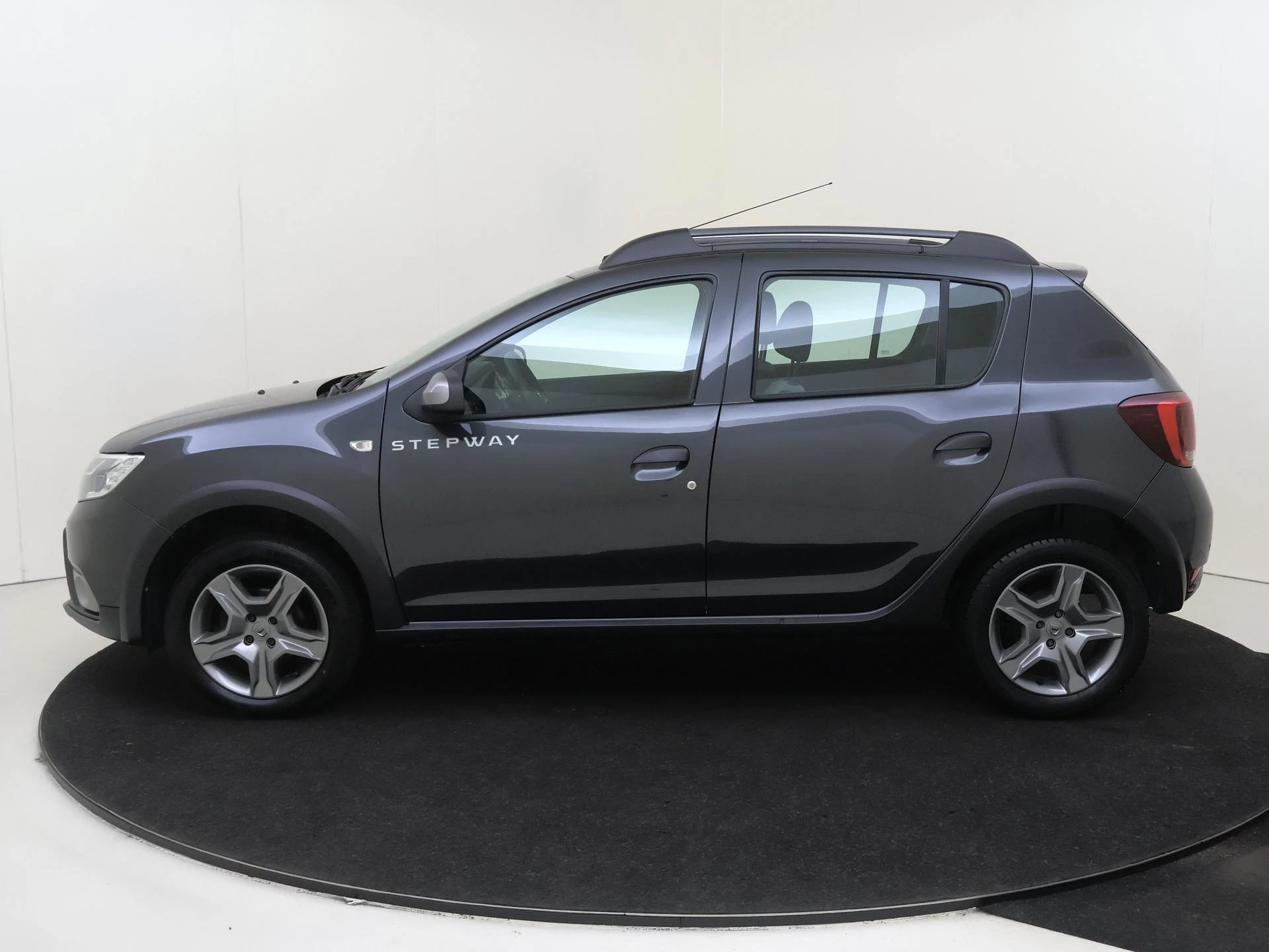 Dacia-Sandero Stepway-image-8