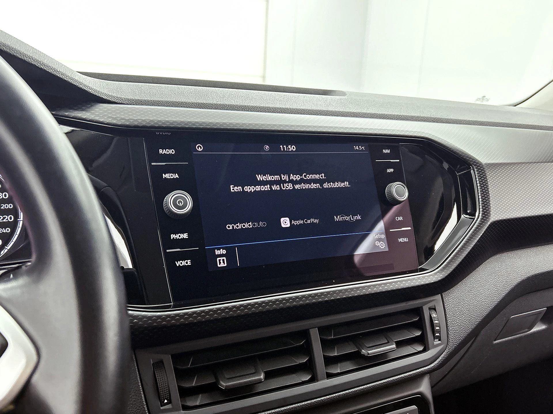 Volkswagen-T-Cross-image-13