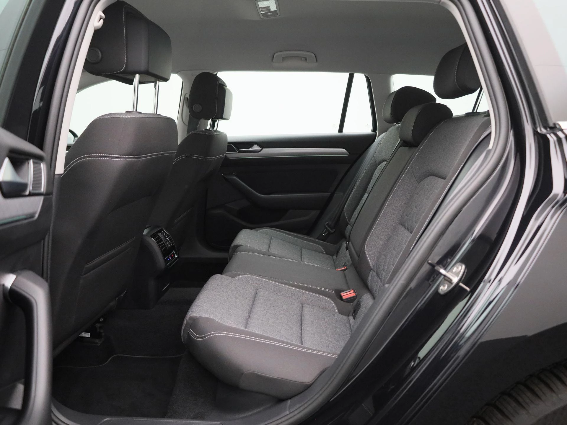 Volkswagen Passat Variant 1.6 TDI Elegance Business R