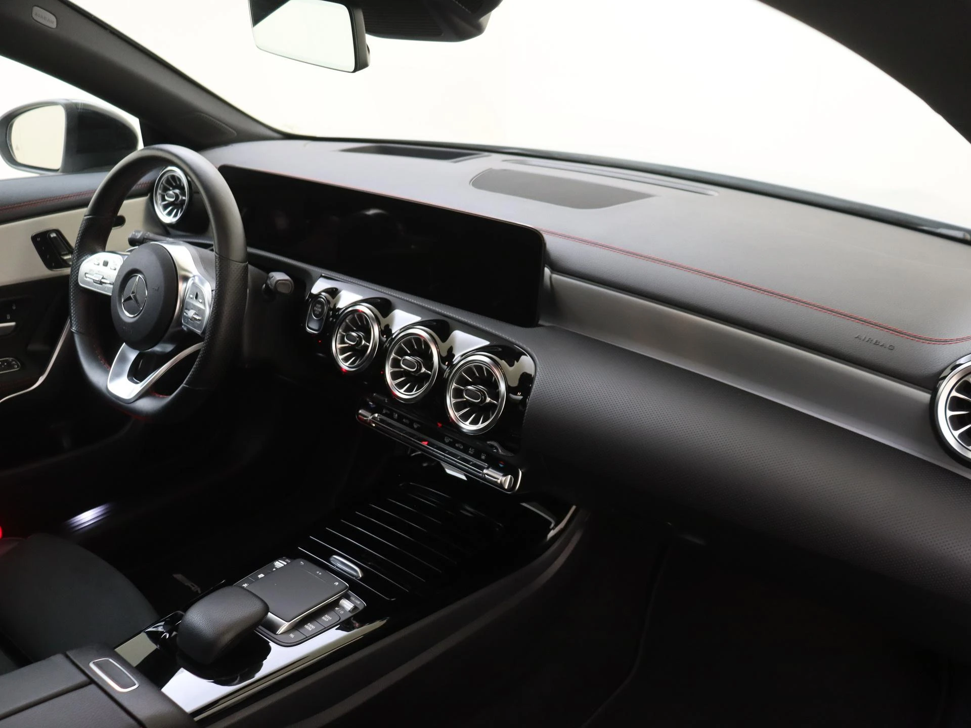 Mercedes-Benz-CLA-image-4